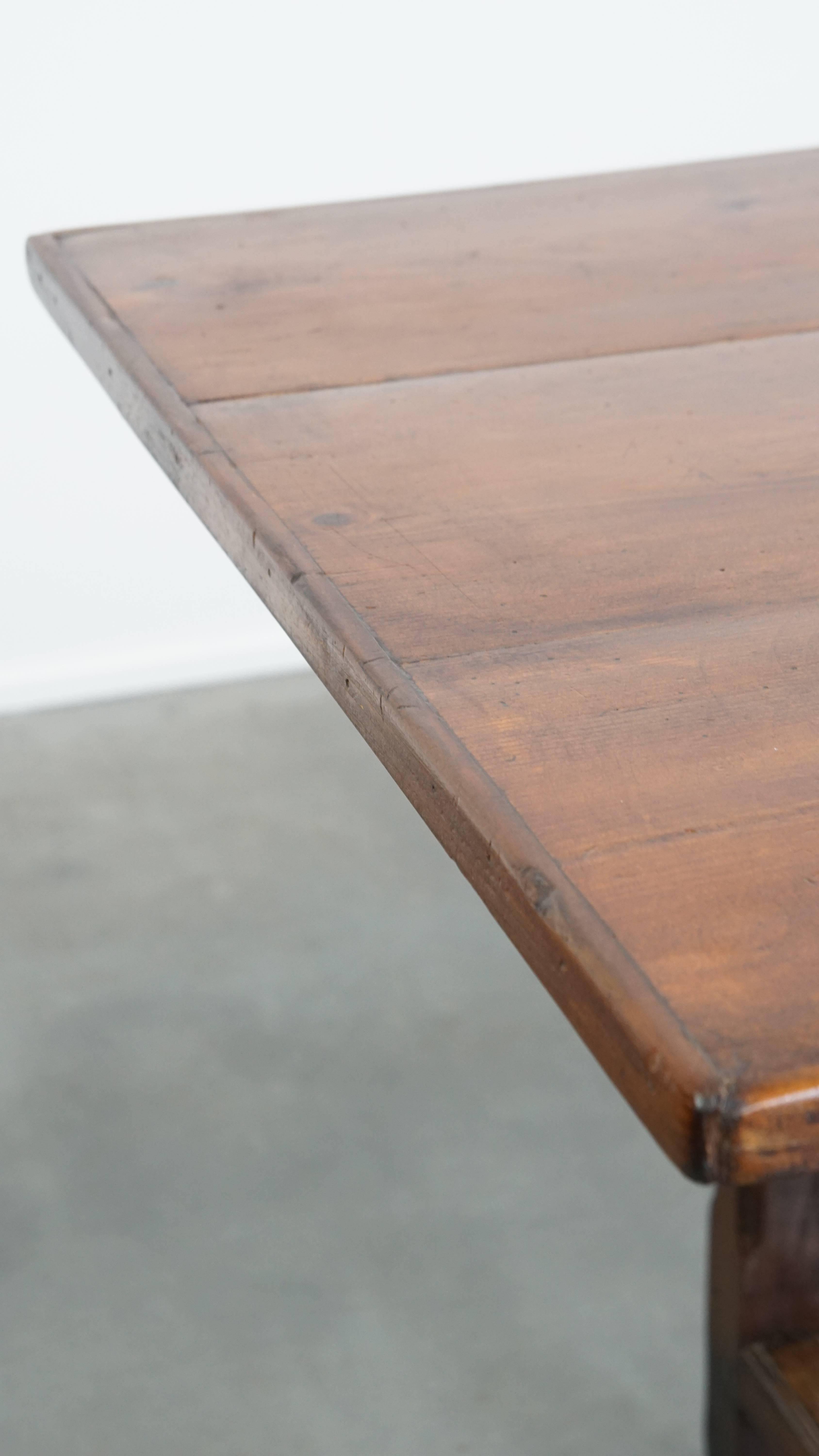 Antique English Pinewood Dining Table for 6 to 8 People with an Oak Base For Sale 7