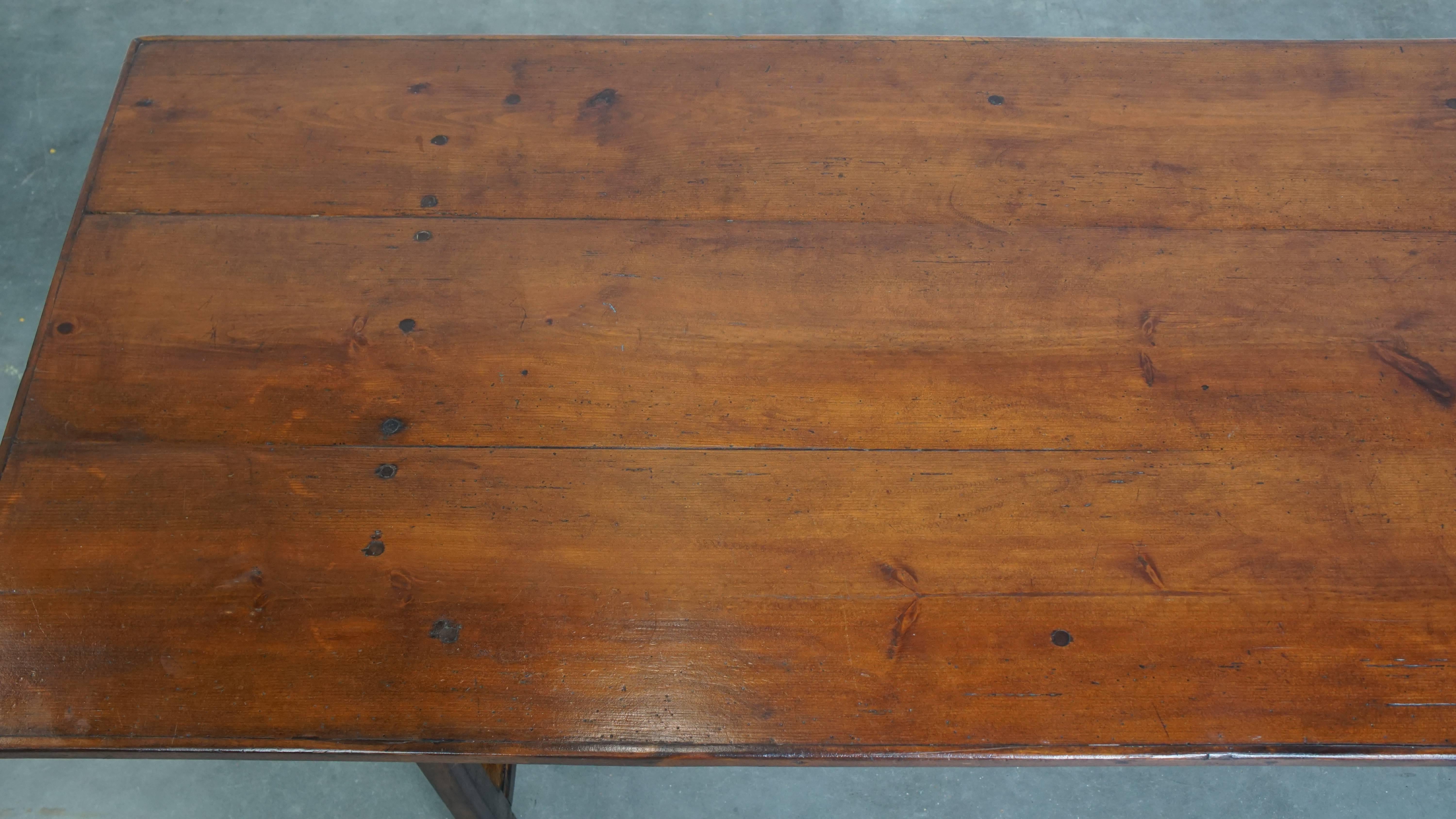 Wood Antique English Pinewood Dining Table for 6 to 8 People with an Oak Base For Sale