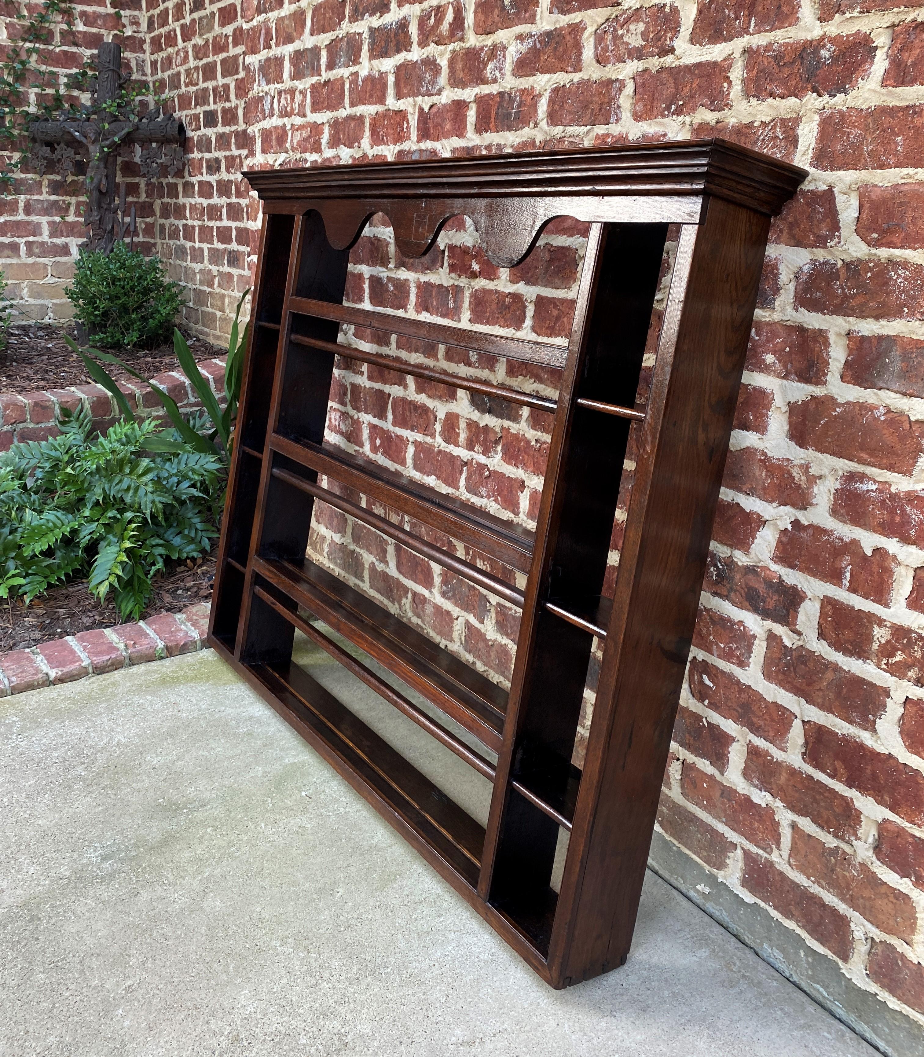 Antique English Plate Rack Wall Shelf Large Oak 19th C Dovetailed Sideboard In Good Condition In Tyler, TX