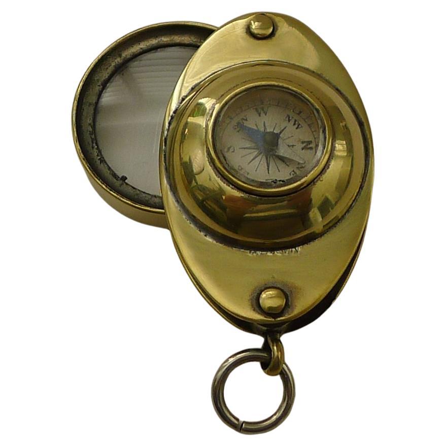 Antikes englisches Taschenvergrößerungsglas / Schleife mit Kompass, um 1920