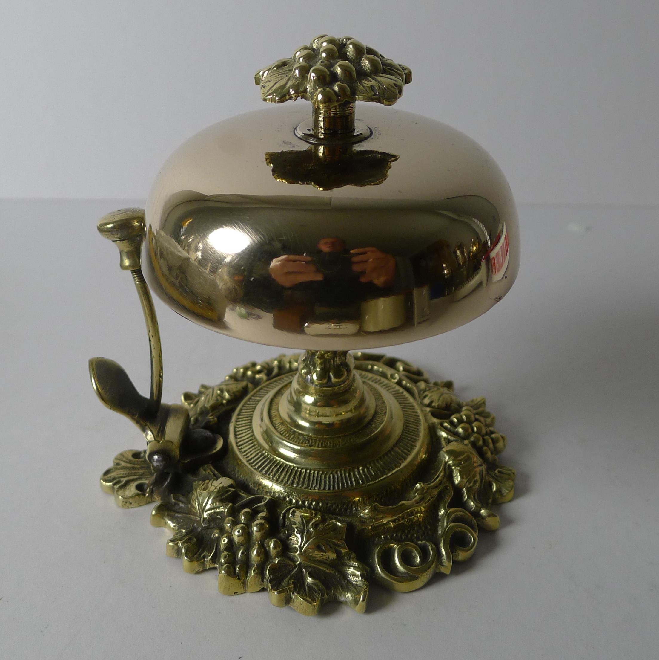 Victorien tardif Ancienne cloche de comptoir en laiton poli vers 1890 en vente