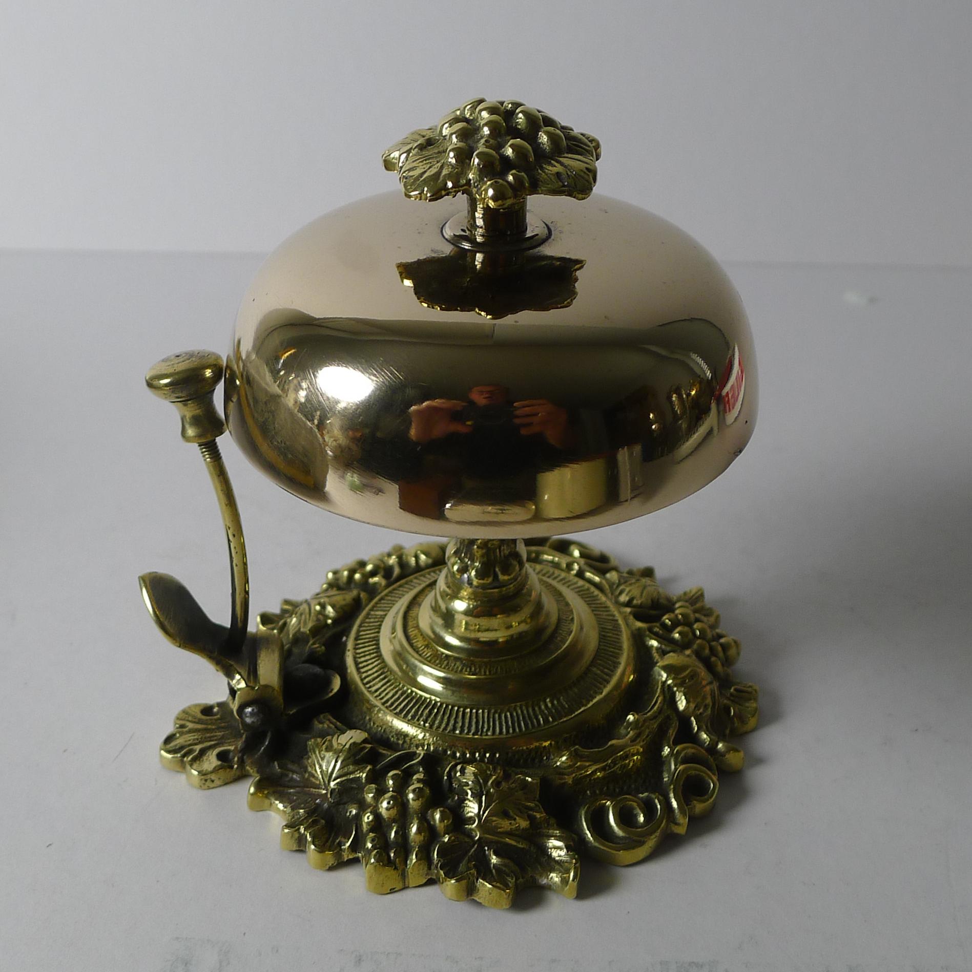 Ancienne cloche de comptoir en laiton poli vers 1890 Bon état - En vente à Bath, GB