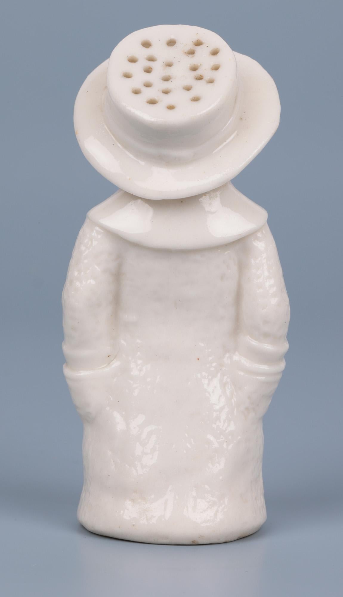 Antike englische Porzellan Junge mit Hut Pfeffer oder Pounce Topf im Angebot 5