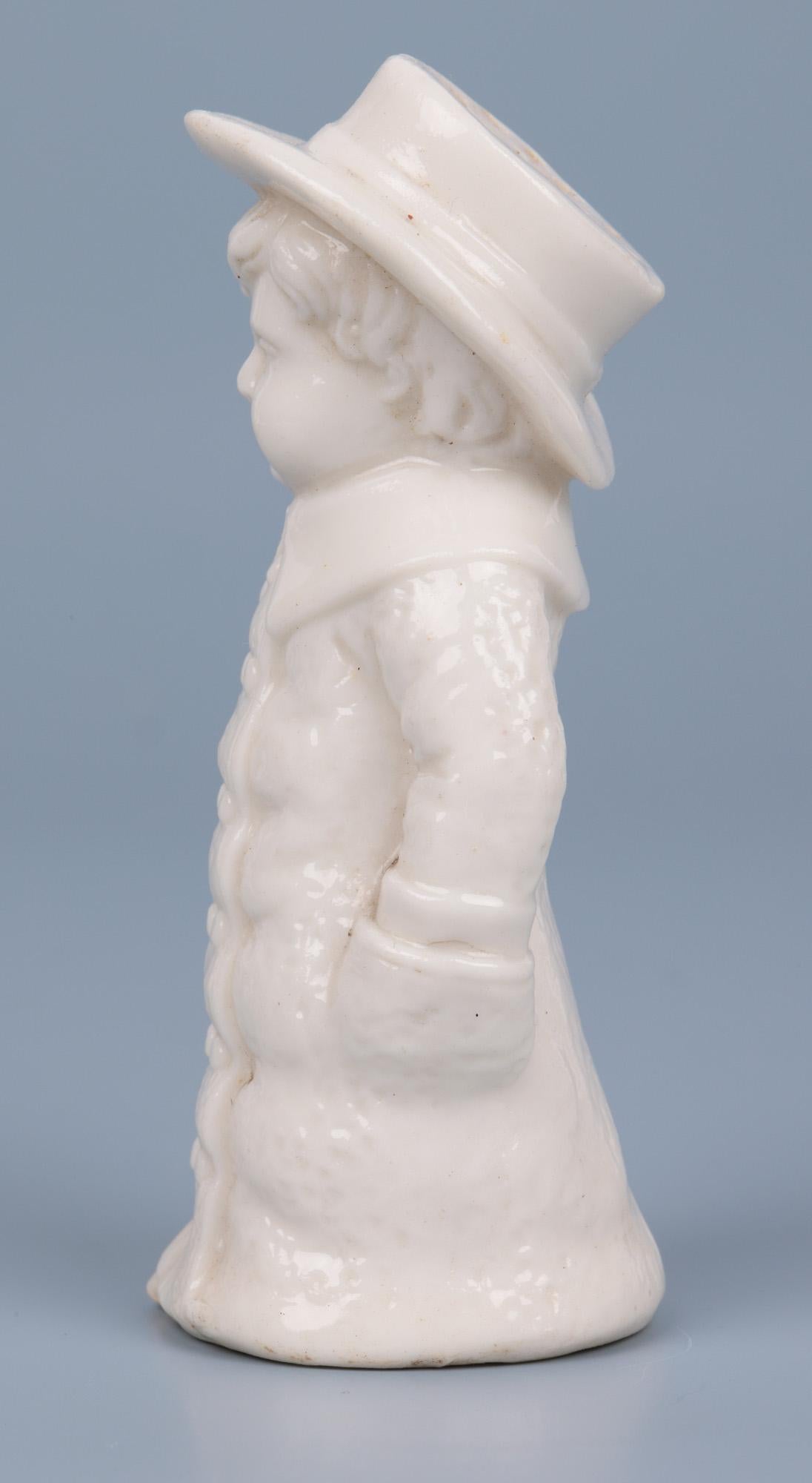Antike englische Porzellan Junge mit Hut Pfeffer oder Pounce Topf im Angebot 1