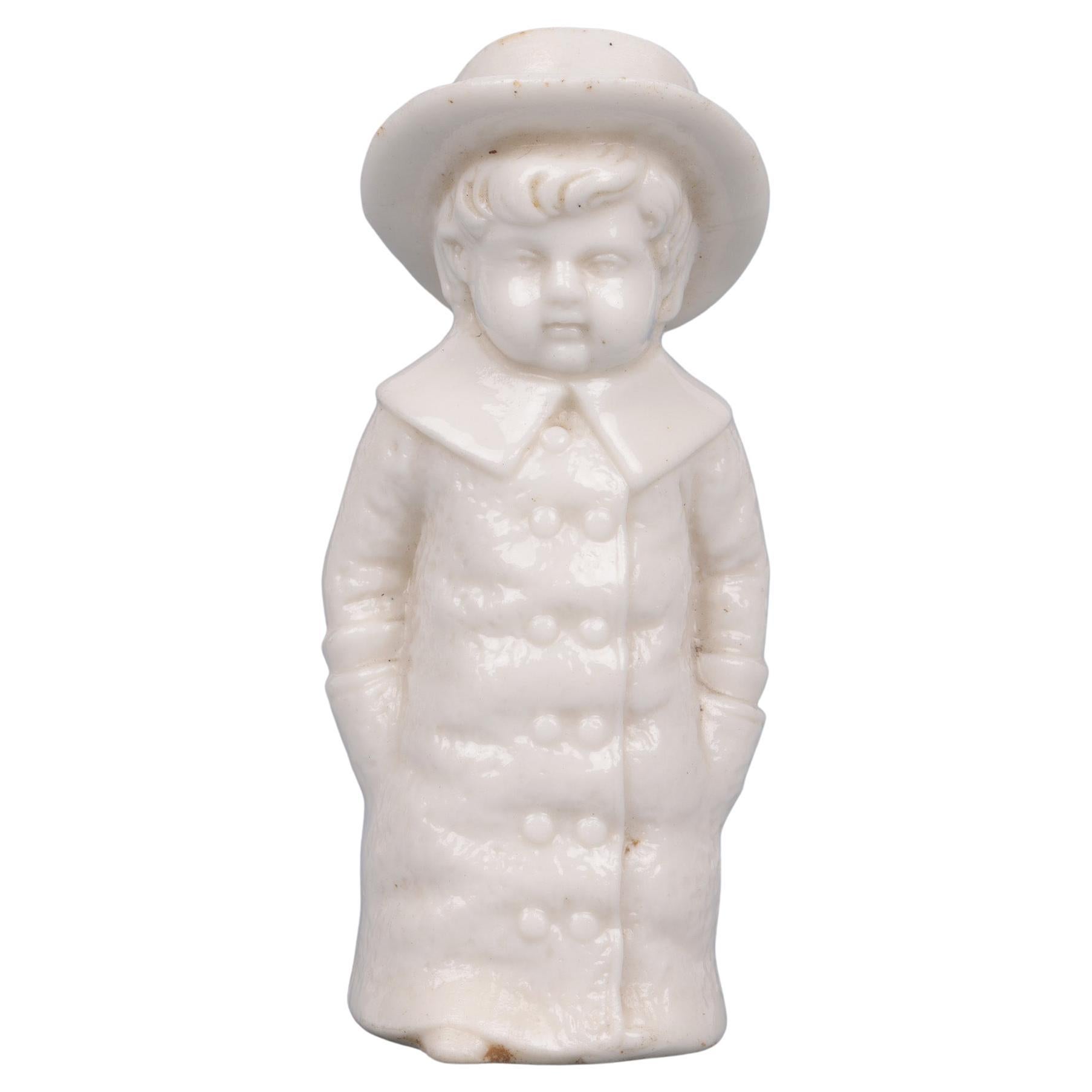 Antike englische Porzellan Junge mit Hut Pfeffer oder Pounce Topf im Angebot