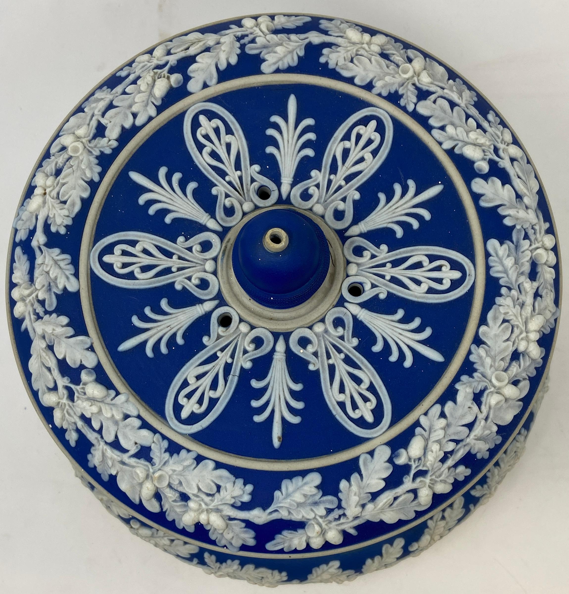 Antique English Porcelain Covered Cheese or Cake Dish, circa 1910-1915 In Good Condition In New Orleans, LA