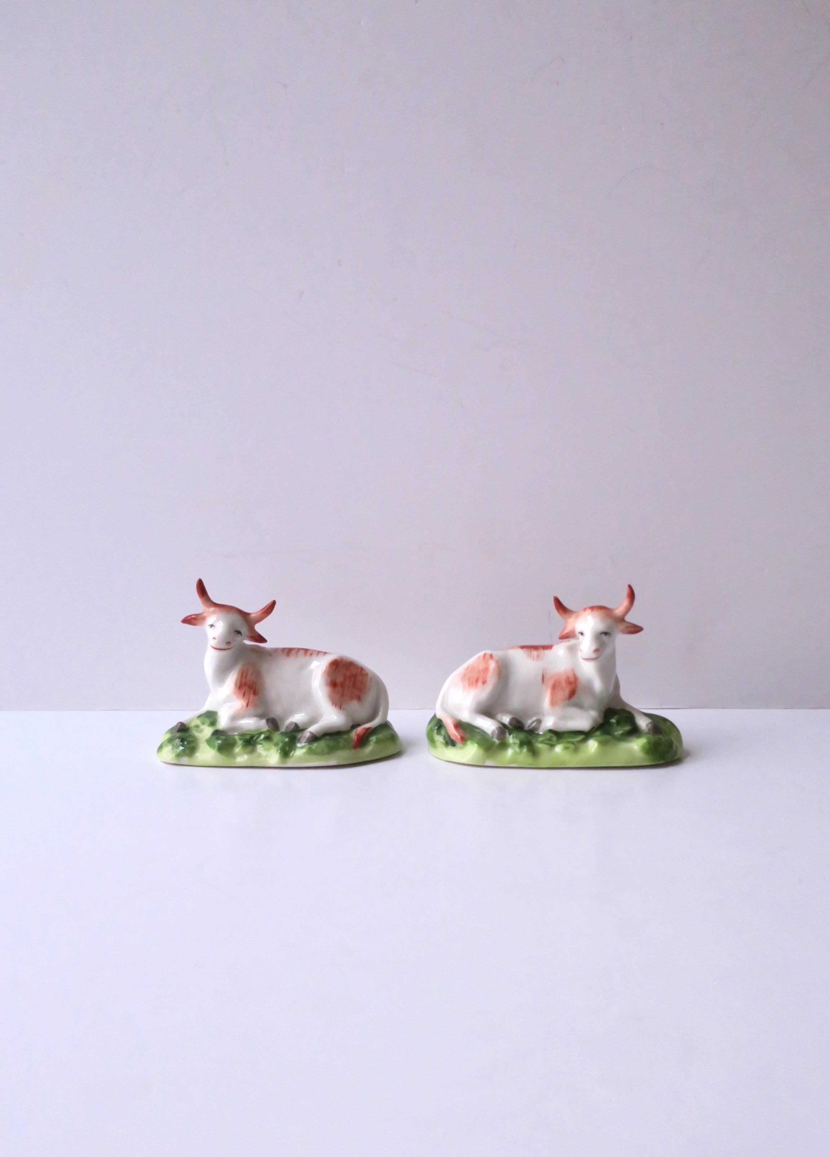 Rococo Antique English Cows Chelsea Porcelain, Set/Pair For Sale