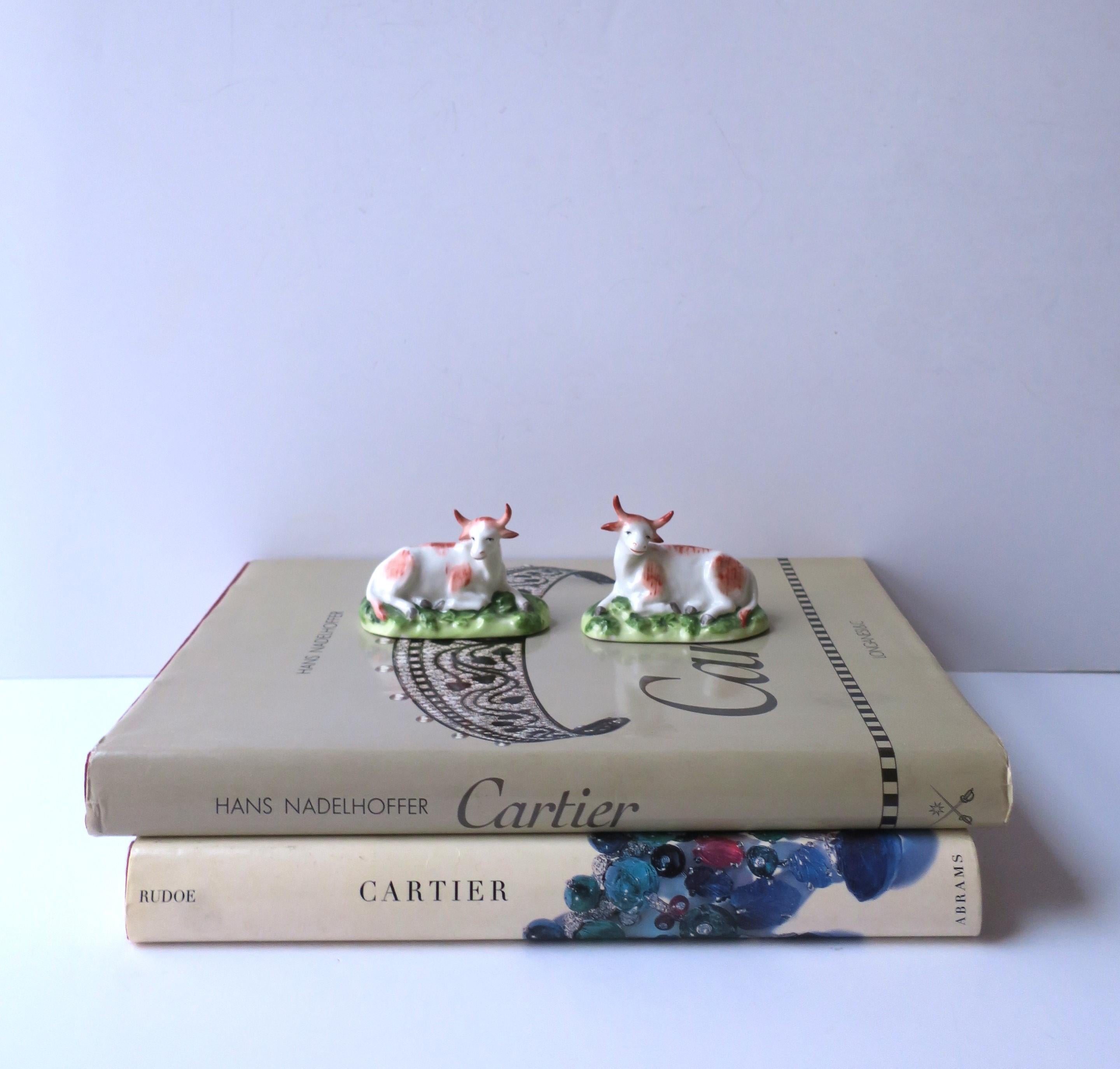 Antiguas Vacas Inglesas Chelsea Porcelain, Juego/Pareja Inglés en venta