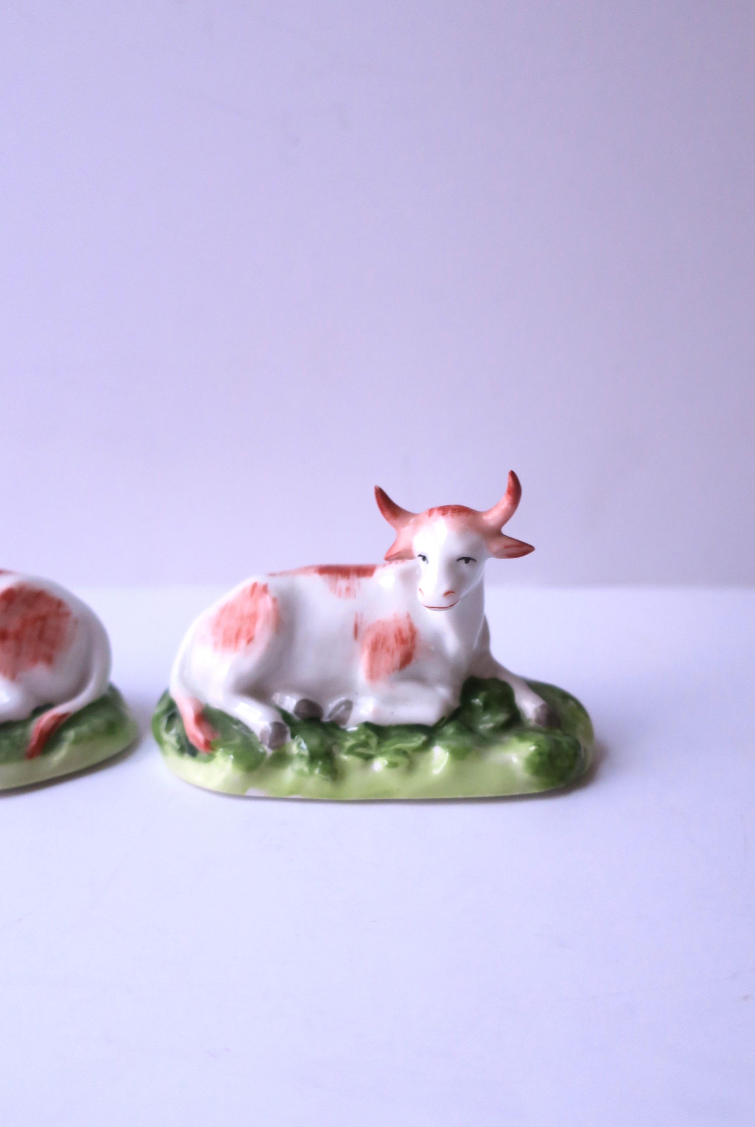 Antique English Cows Chelsea Porcelain, Set/Pair For Sale 1