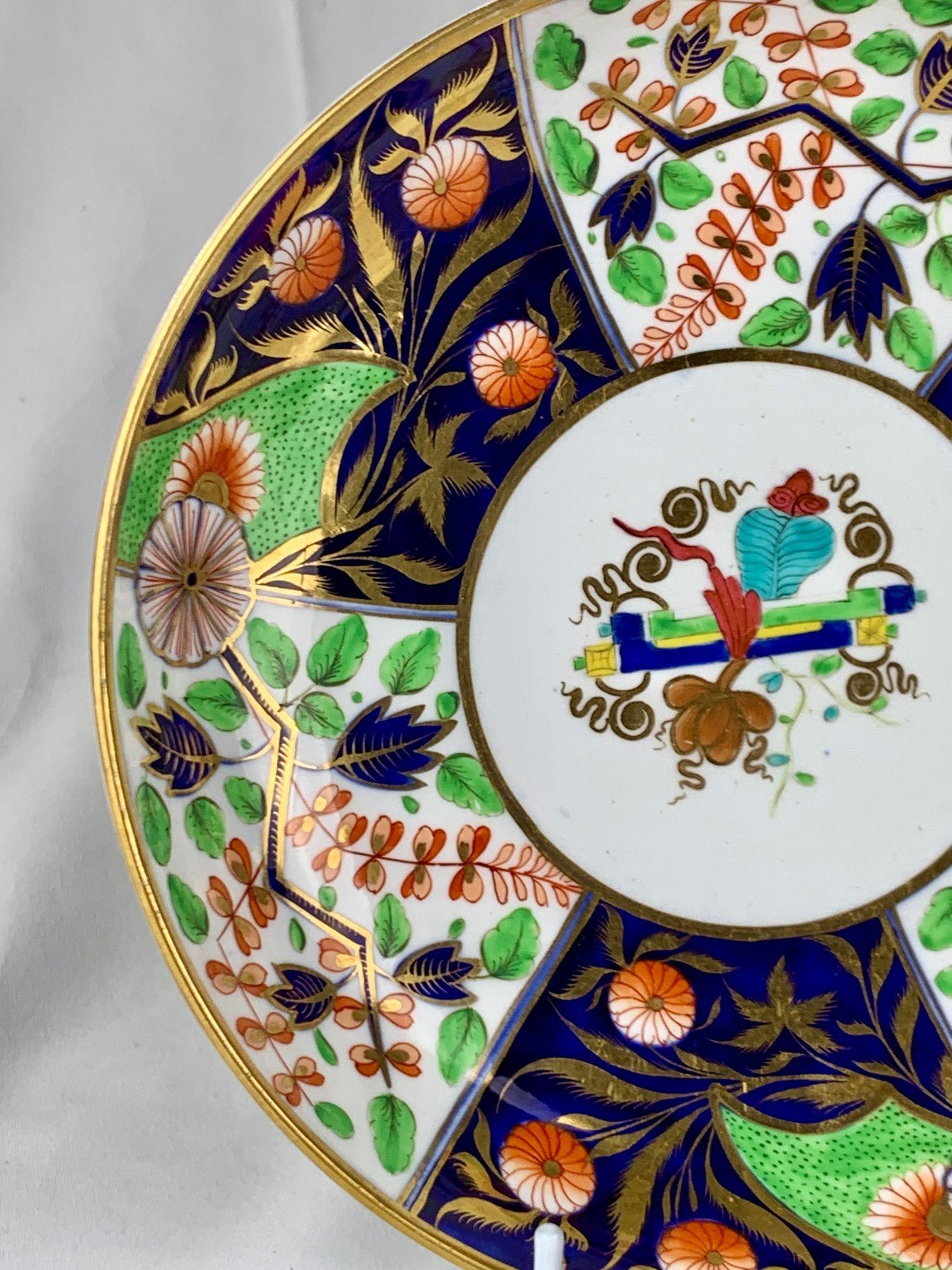 Antico piatto inglese in porcellana dipinto a mano in stile Imari da Spode Circa 1820 In condizioni ottime in vendita a Katonah, NY