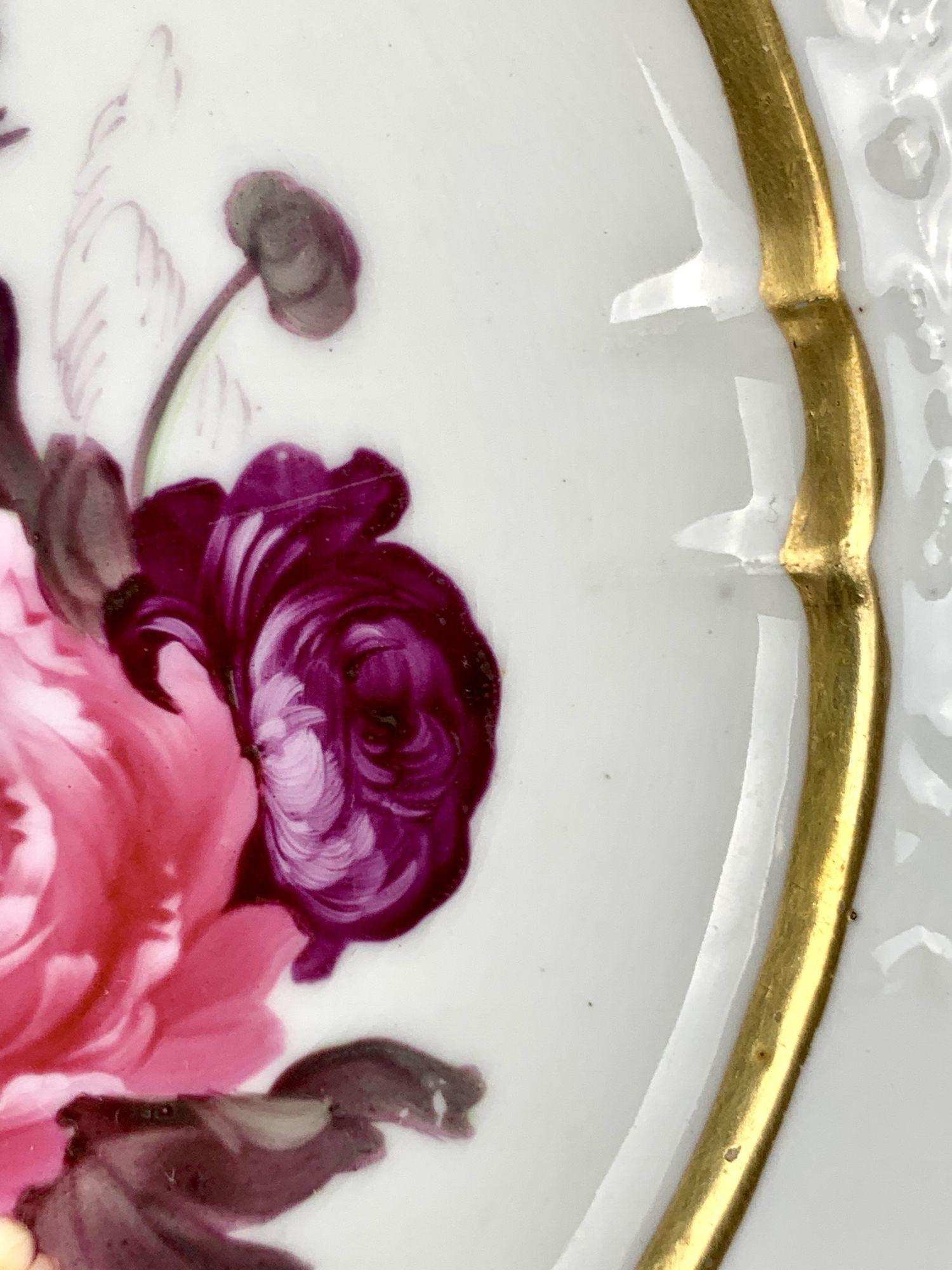 Antique plat en porcelaine anglaise peint à la main avec des fleurs 19ème siècle vers 1830 Excellent état - En vente à Katonah, NY