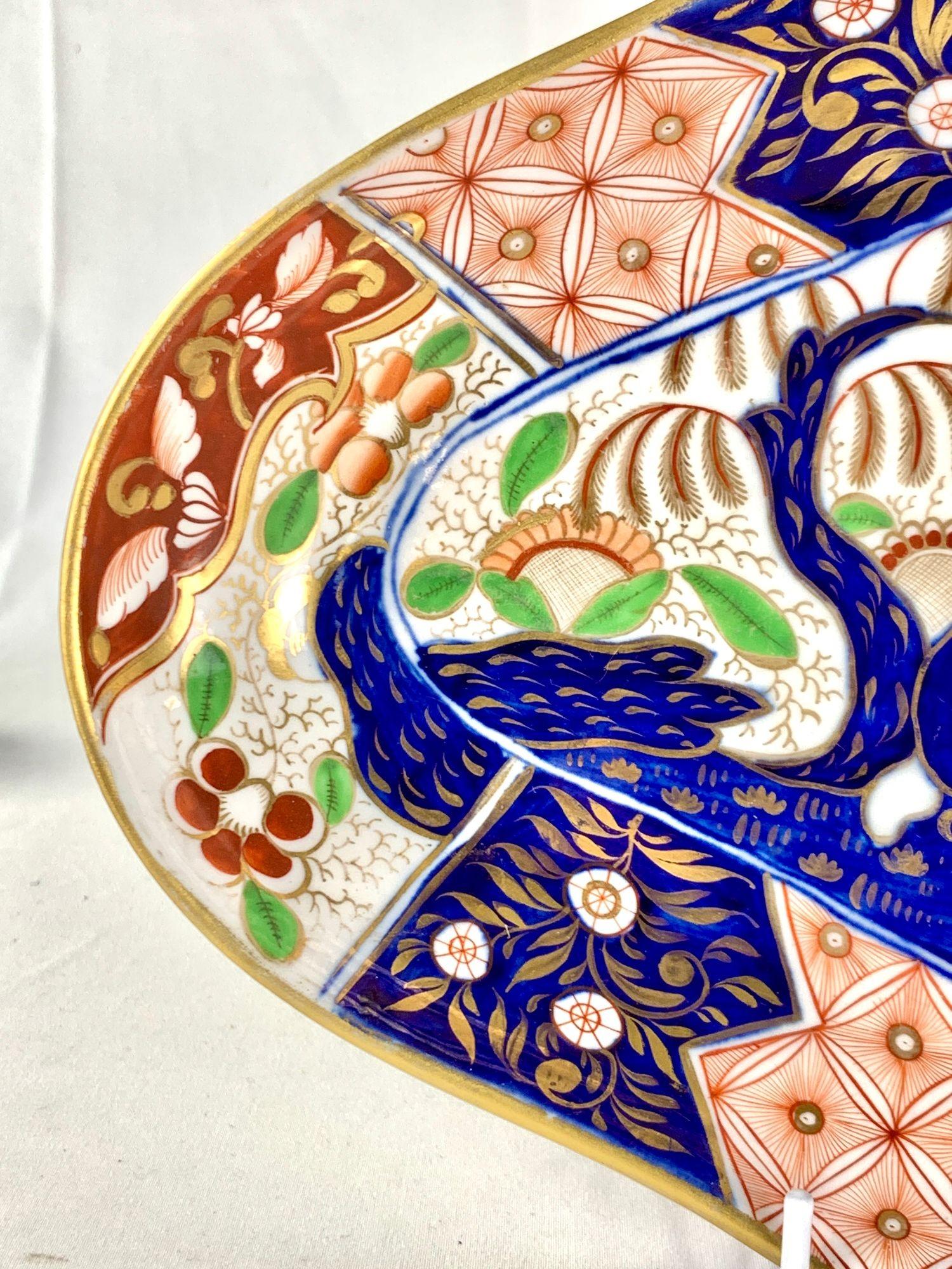 Regency Ancien plat en porcelaine anglaise à motif de rochers et d'arbres, Angleterre Circa 1820 en vente