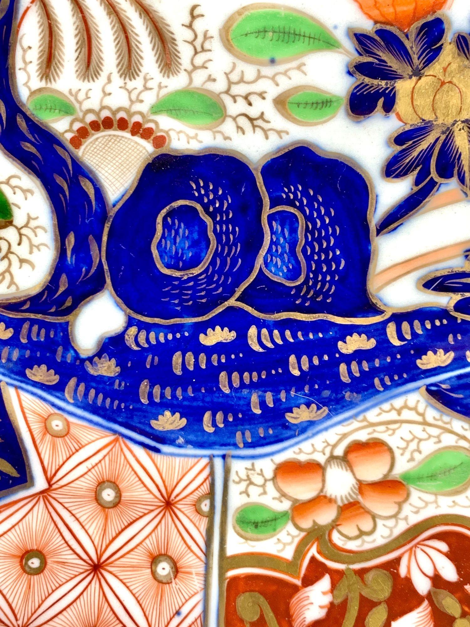 Ancien plat en porcelaine anglaise à motif de rochers et d'arbres, Angleterre Circa 1820 en vente 1