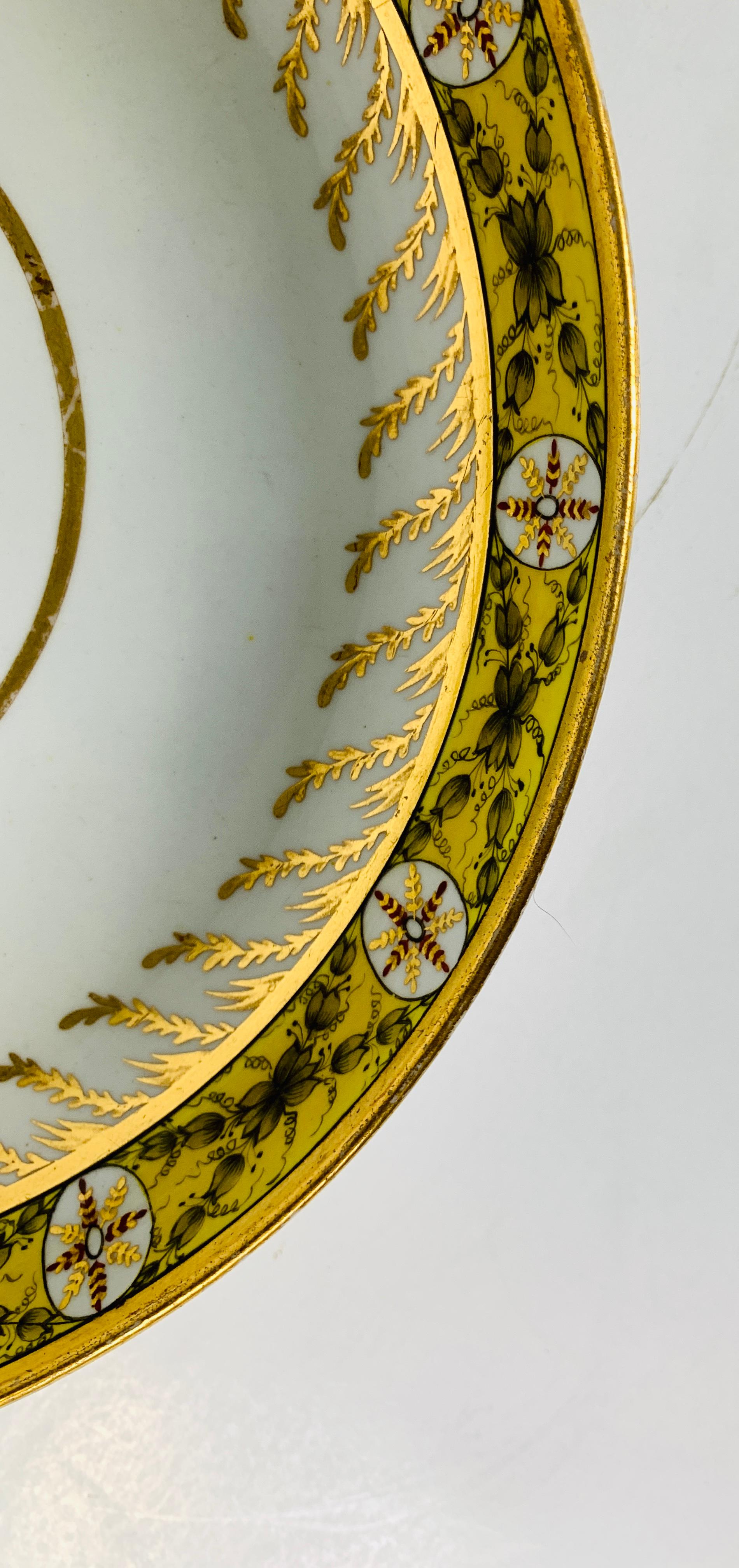 19th Century Yellow English Porcelain Dish with Neoclassical Design Circa 1800 For Sale