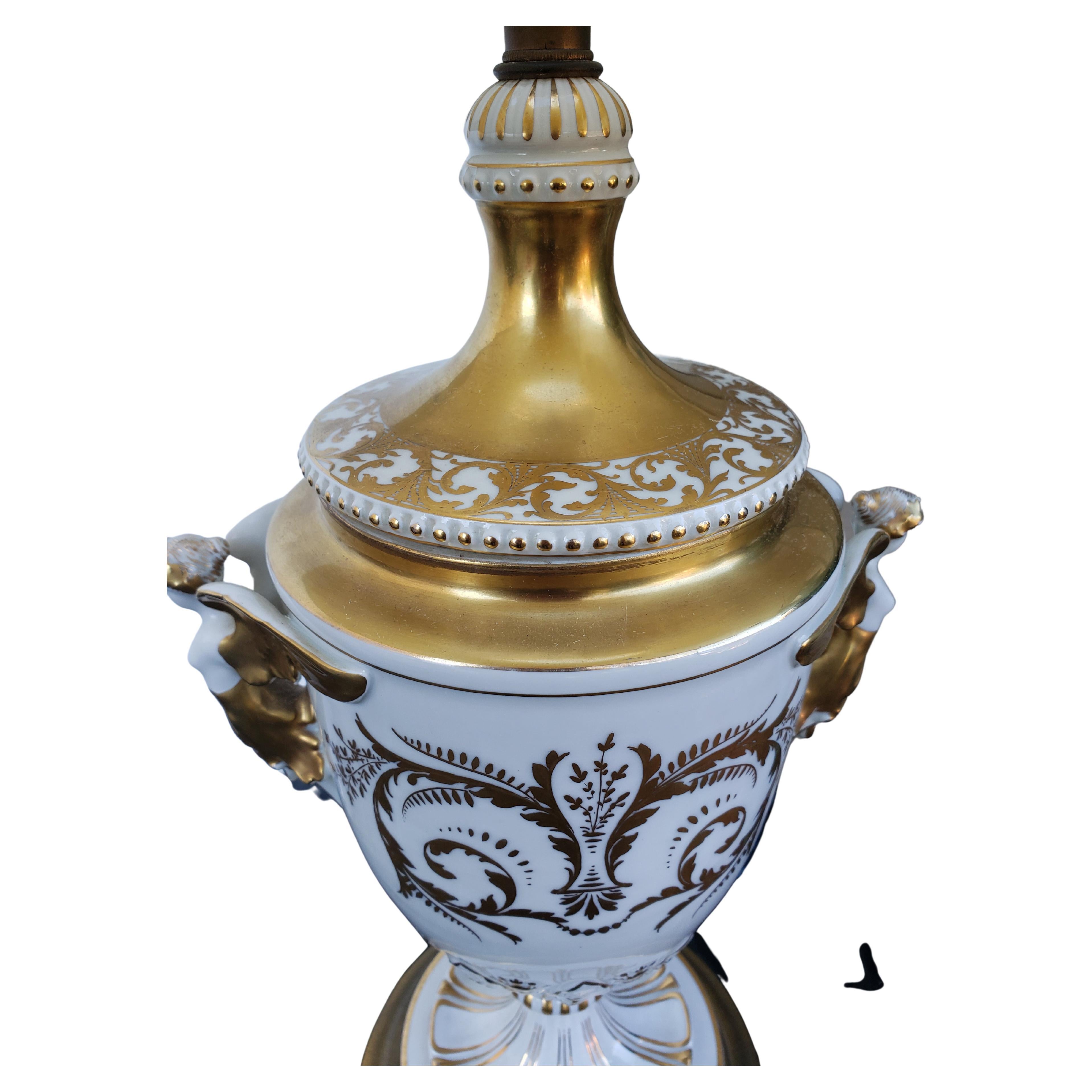 Antique English Porcelain Hand Painted 24K Gold Plated Trophy Lamp, Circa 1920s For Sale 8