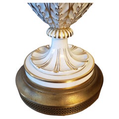 Antica lampada trofeo inglese in porcellana dipinta a mano e placcata in oro 24 carati, circa anni '20