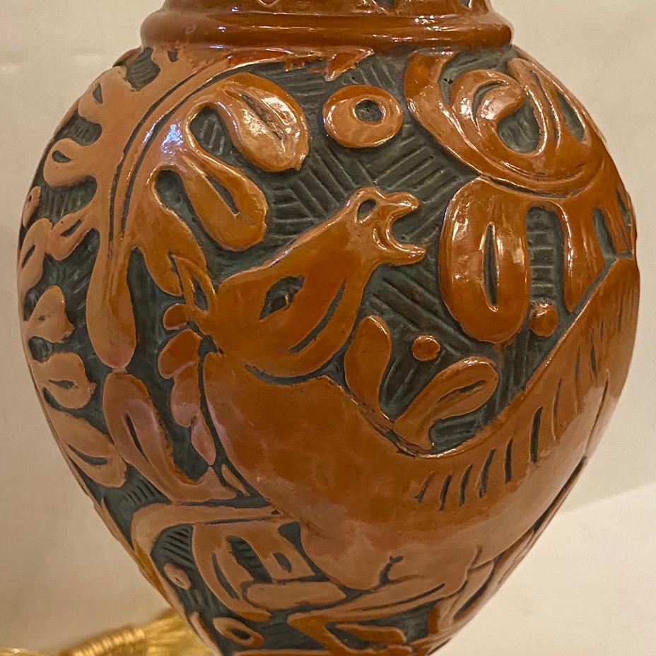 Lampe en porcelaine anglaise des années 1900 avec un motif de cheval et de feuillage.

Mesures :
Hauteur du corps : 14