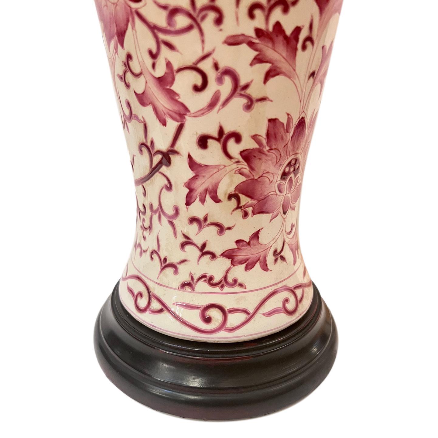 Milieu du XXe siècle Lampe anglaise ancienne en porcelaine en vente