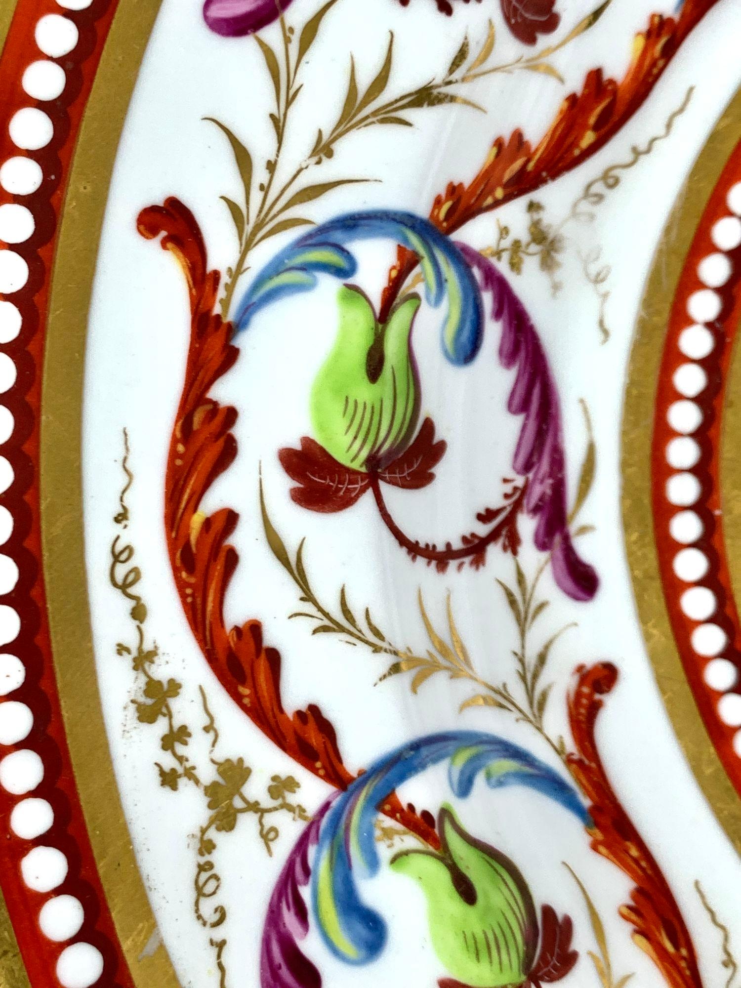 XIXe siècle Assiette anglaise ancienne peinte à la main avec un motif de clé grecque vers 1810 en vente