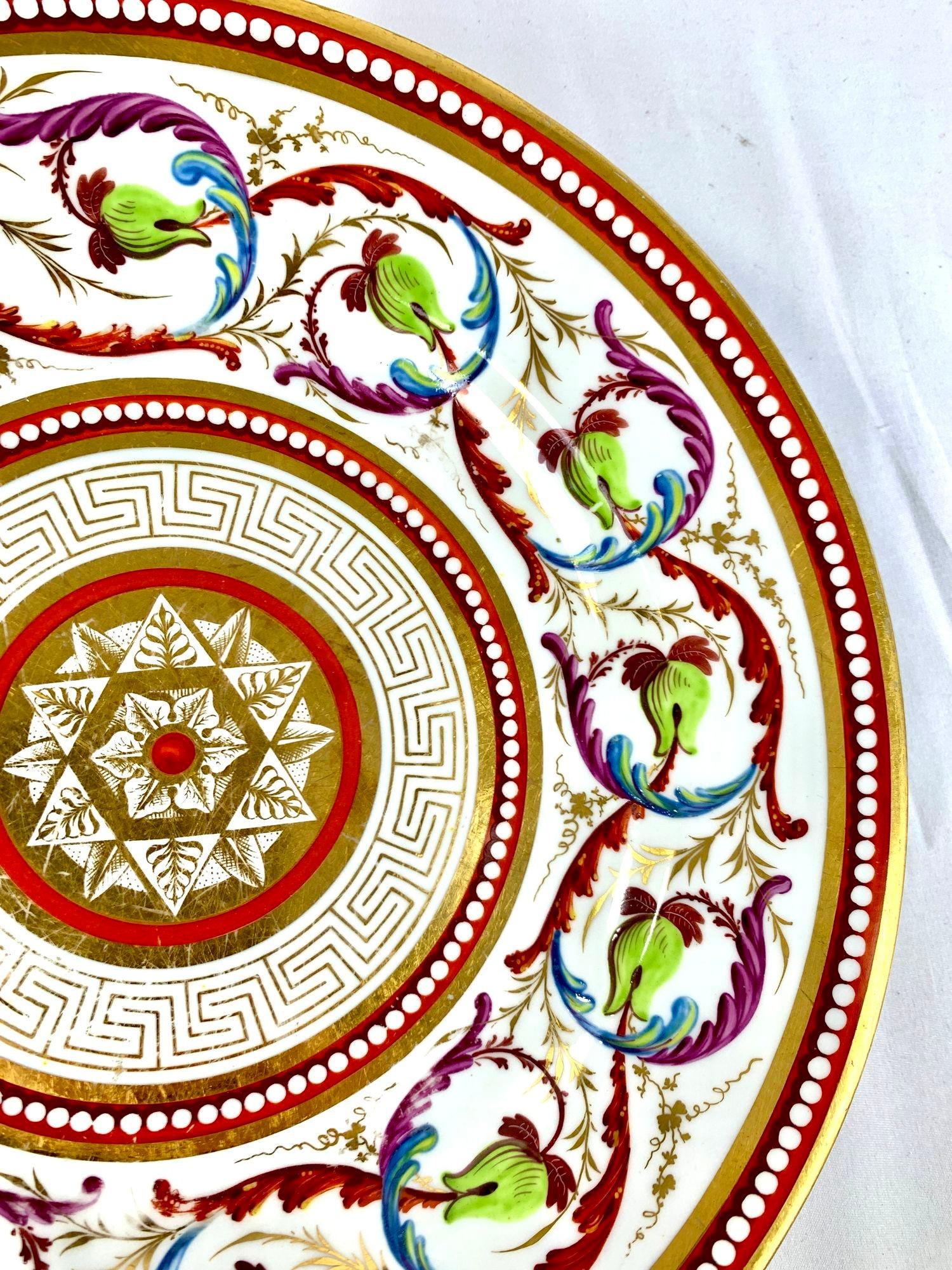 Assiette anglaise ancienne peinte à la main avec un motif de clé grecque vers 1810 en vente 2