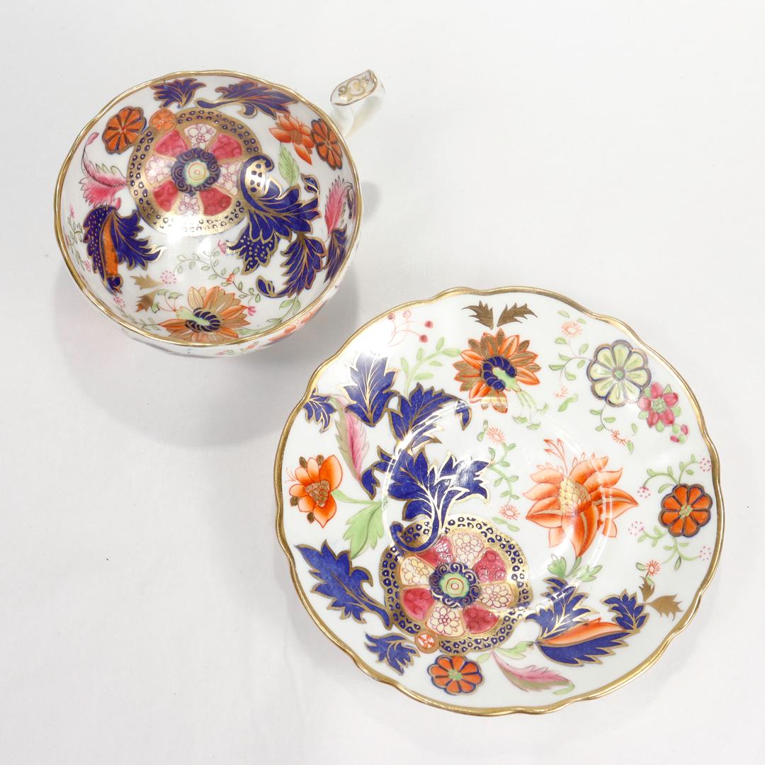Anglais Ancienne tasse à thé et soucoupe en porcelaine anglaise à motif de feuilles de tabac en vente