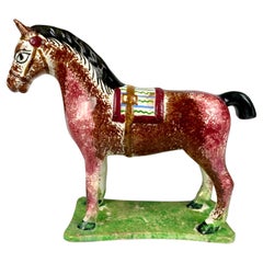 Antiguo Caballo de Cerámica Inglesa con Decoración Esponjada Circa 1800