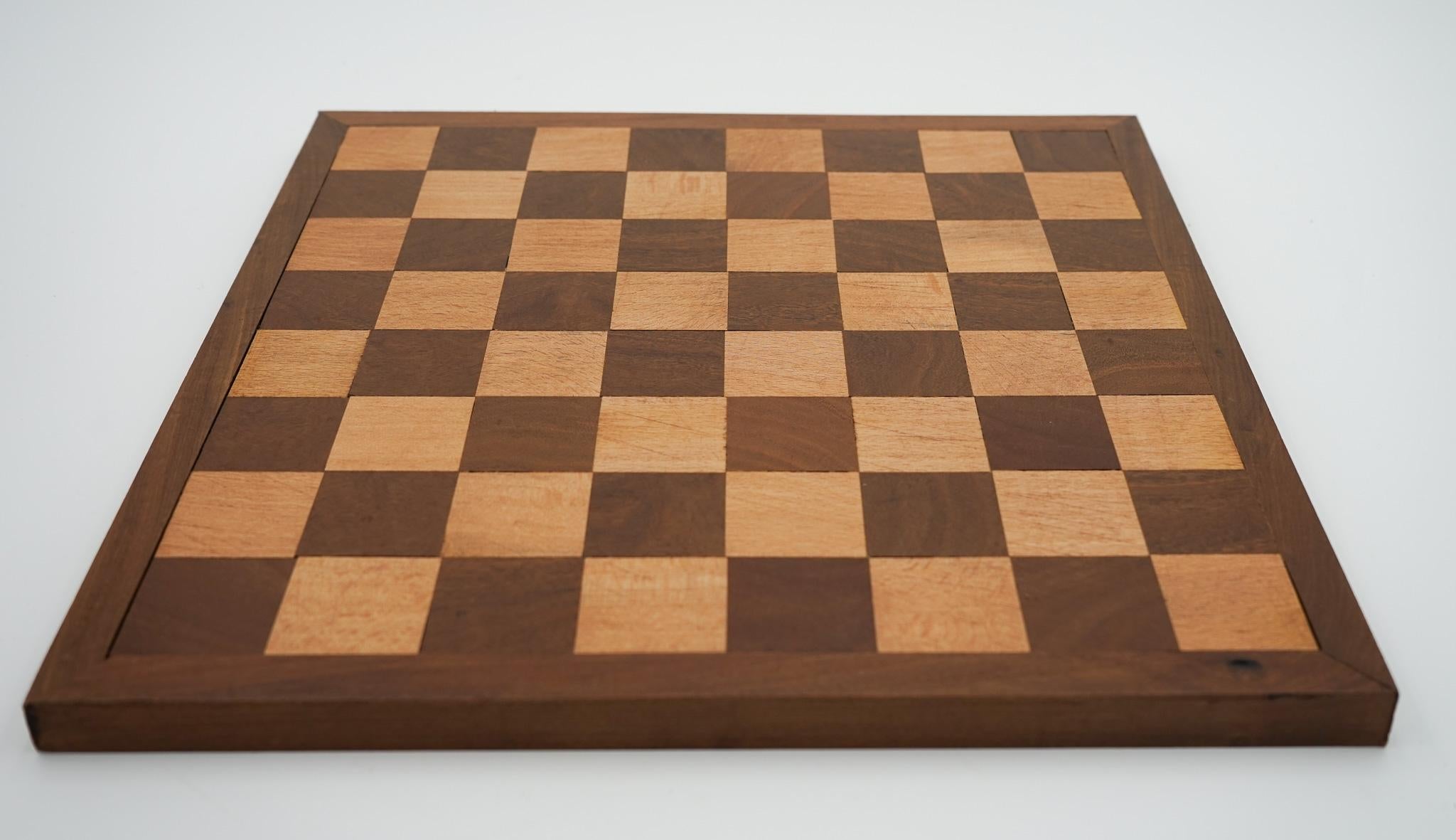 ANTIQUE ENGLISH QUALITY STAUNTON WEIGHTED CHESS SET WiTH BOX AND BOARD For Sale 7