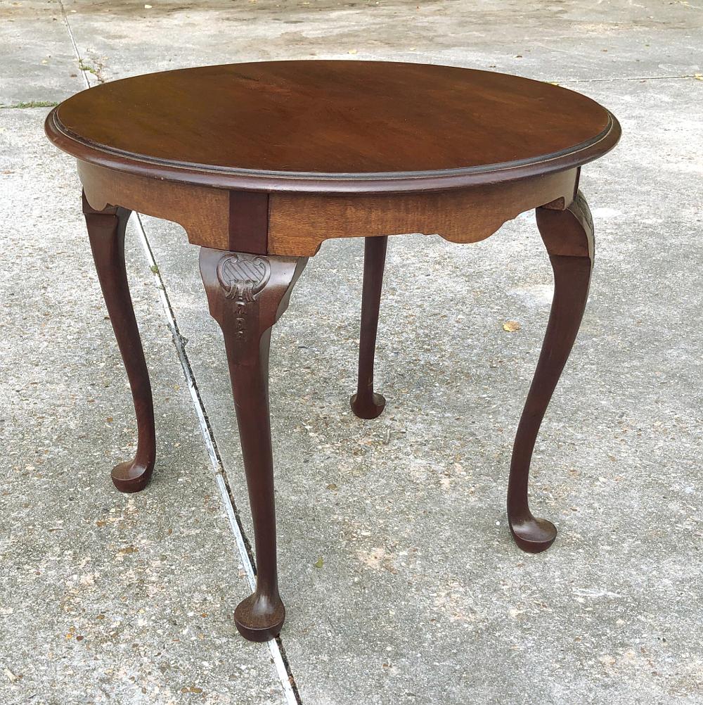 Antique English Queen Anne Round End Table For Sale 1