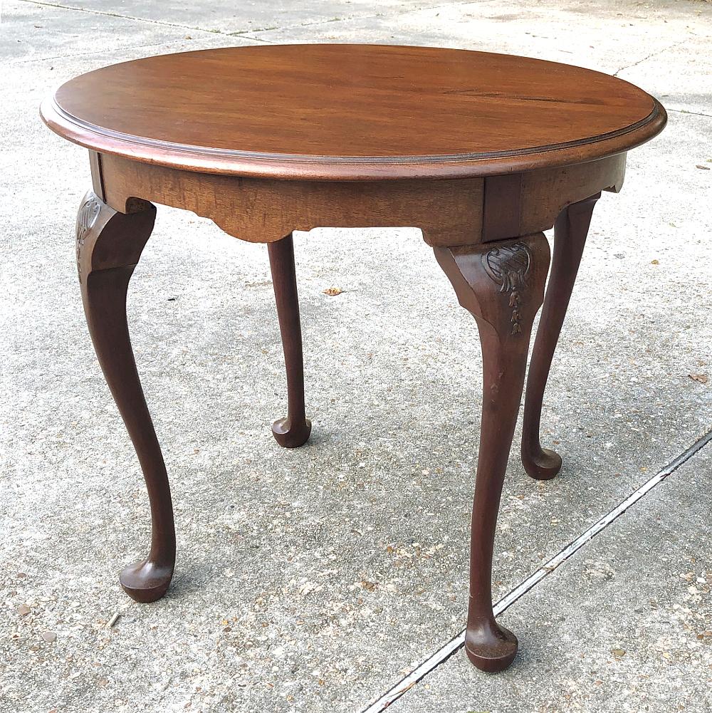 Fait main Ancienne table d'extrémité ronde anglaise Queen Anne en vente