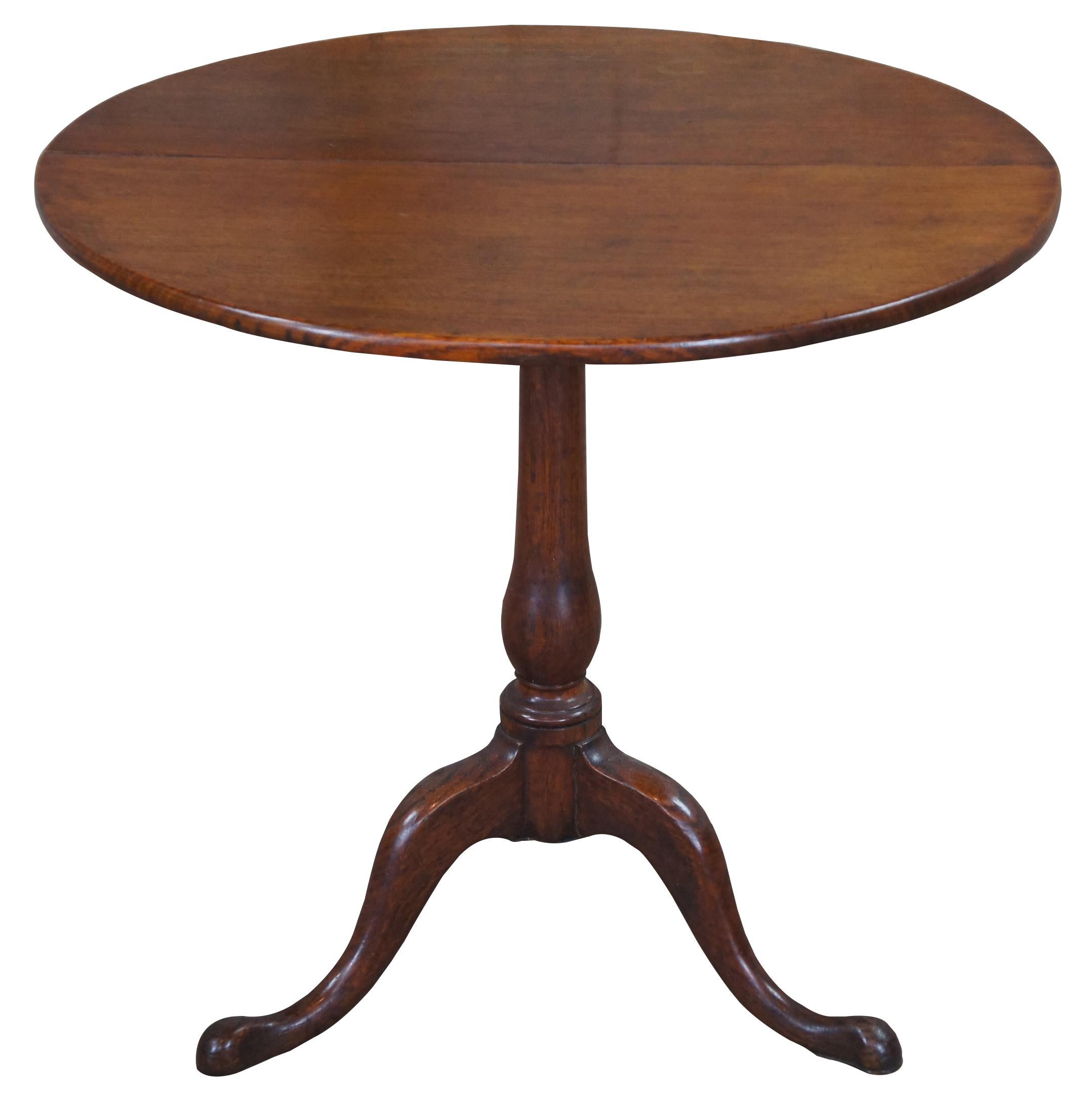 Antique English Queen Anne Round Oak Tilt Top Pedestal Accent Dessert Tea Table In Good Condition In Dayton, OH