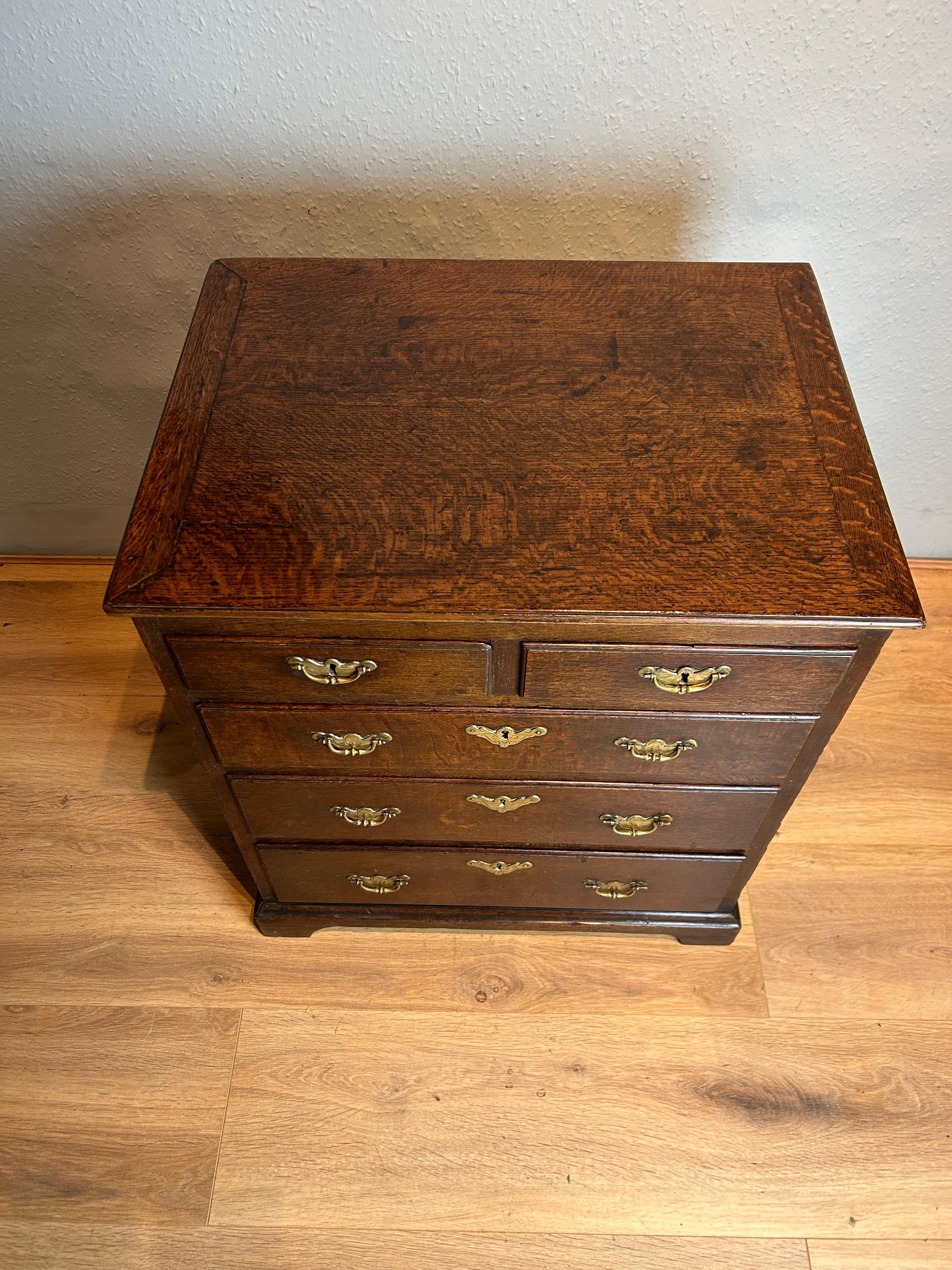 Hand-Crafted Queen Anne Small Oak Chest of Drawers  For Sale