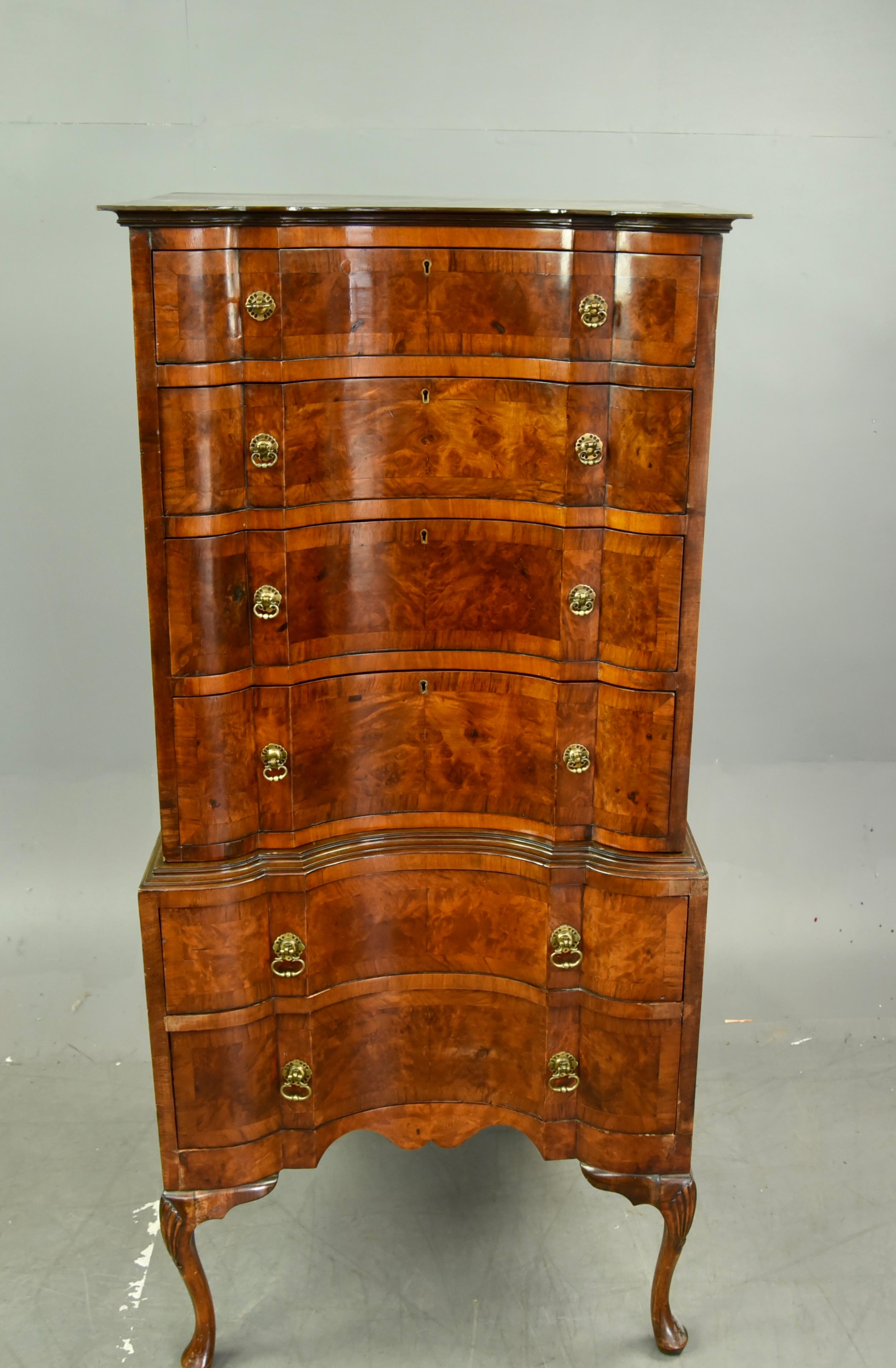 Antique English Queen Anne style burr walnut chest on chest  In Good Condition In Chelmsford, GB