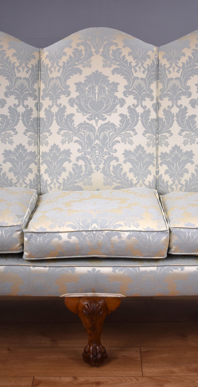 Antique English Queen Anne Style Couch at 1stDibs queen anne couch