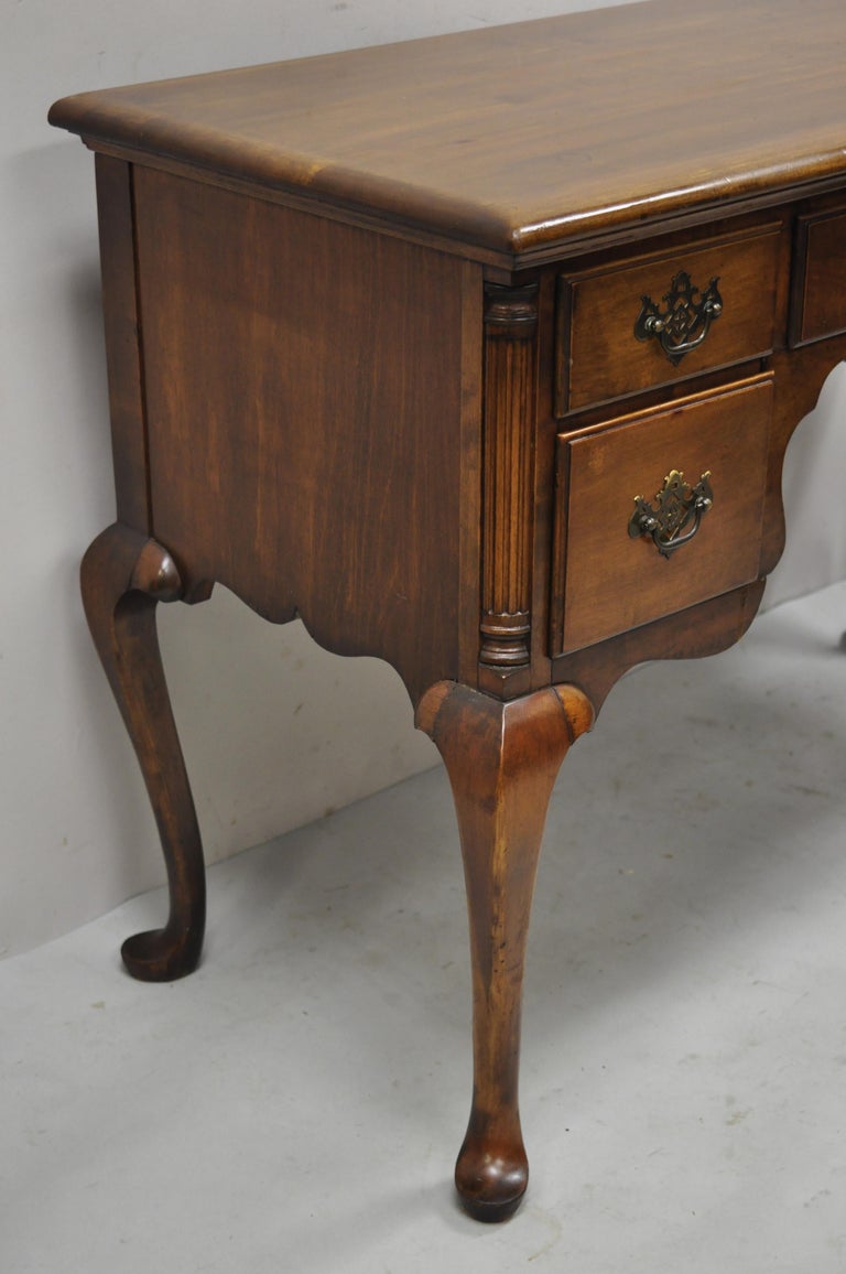 Antique English Queen Anne Style Mahogany Kneehole Writing Desk with 5 Drawers In Good Condition In Philadelphia, PA