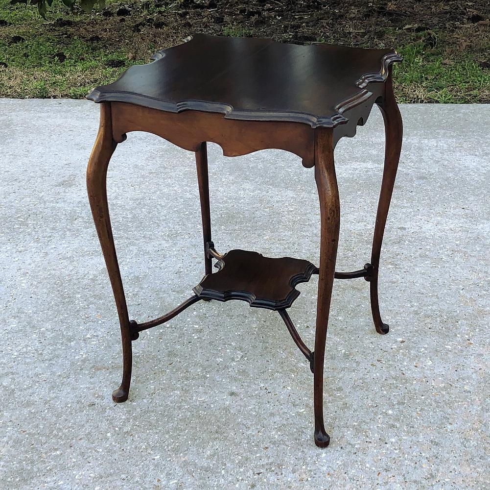 Hand-Crafted Antique English Queen Anne Walnut End Table For Sale
