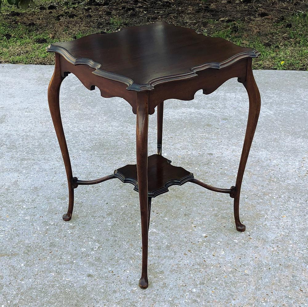 Antique English Queen Anne Walnut End Table For Sale 1