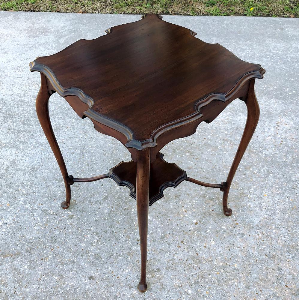 Antique English Queen Anne Walnut End Table For Sale 2
