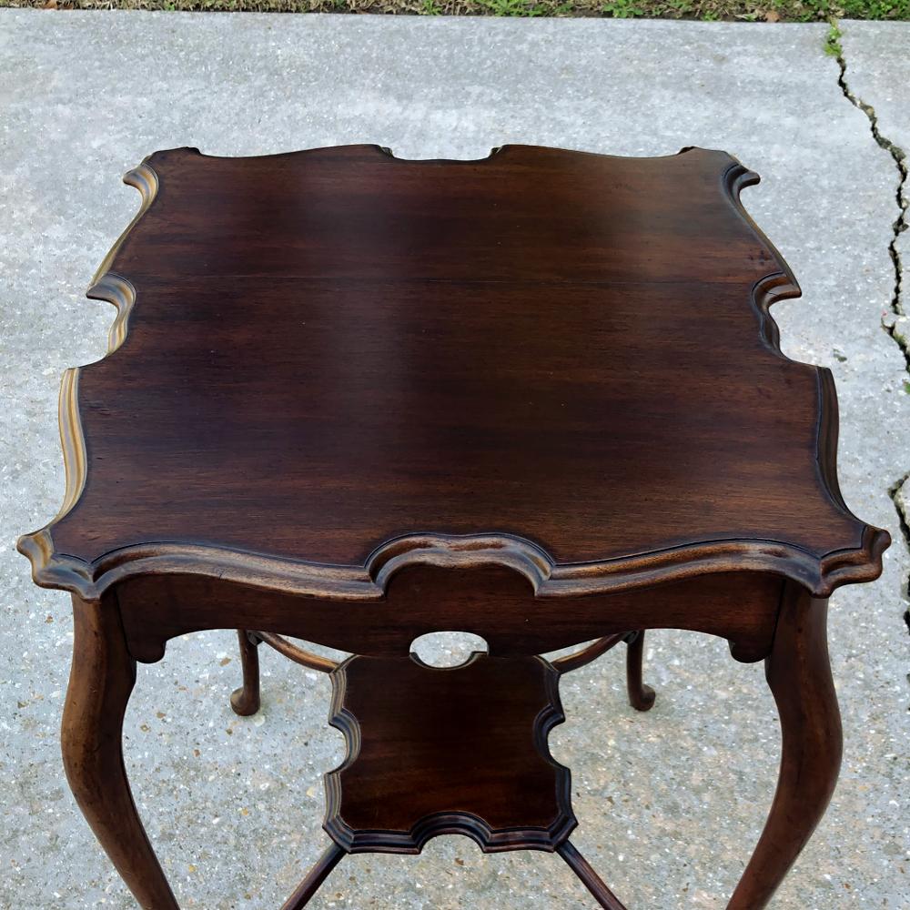 Antique English Queen Anne Walnut End Table For Sale 3