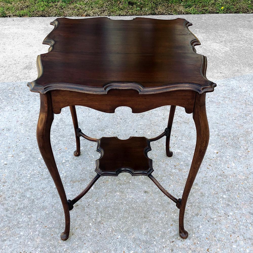 Antique English Queen Anne Walnut End Table For Sale 4