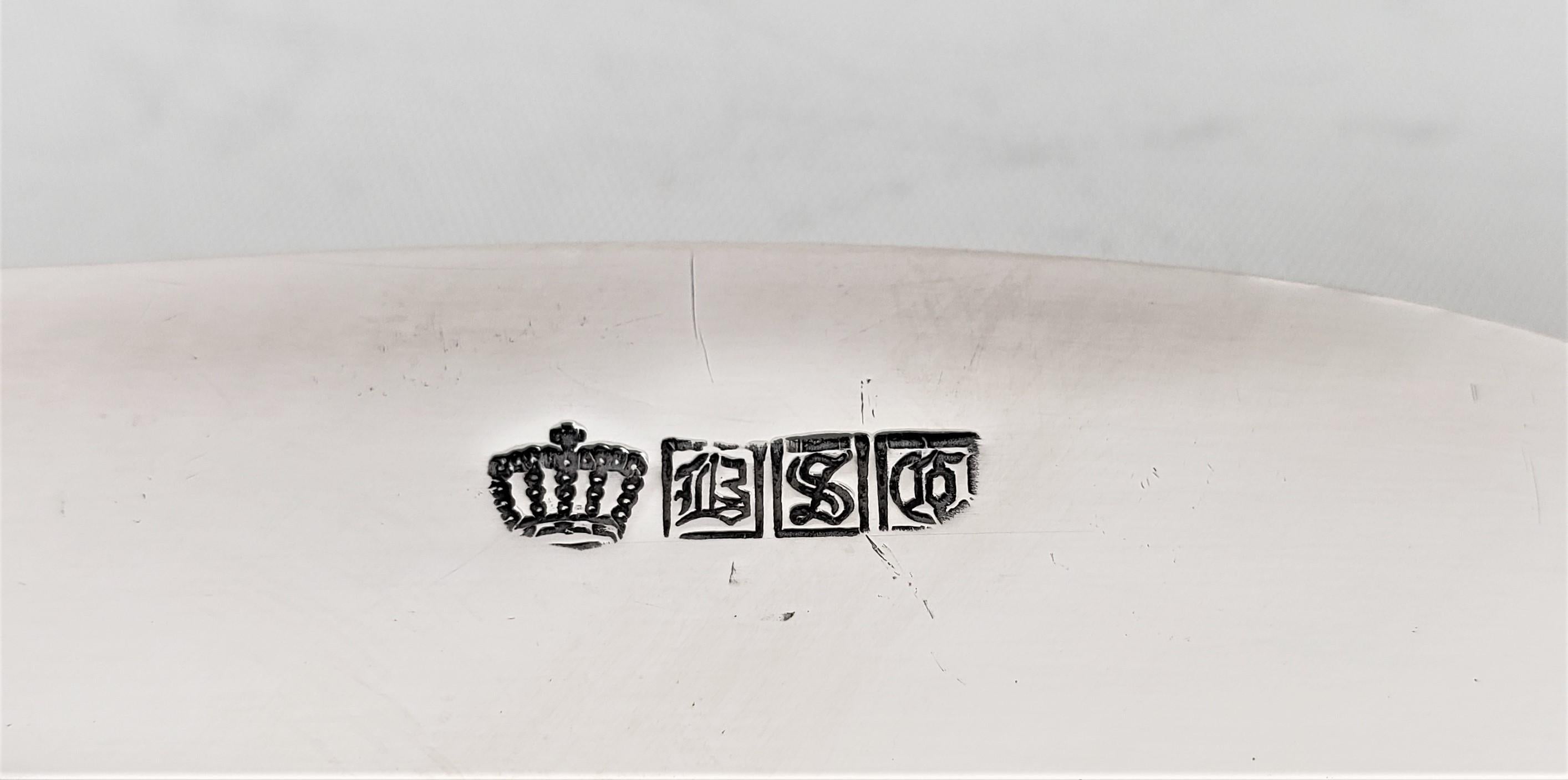 Antikes englisches rechteckiges versilbertes Serviertablett mit stilisiertem Muscheldekor im Angebot 2