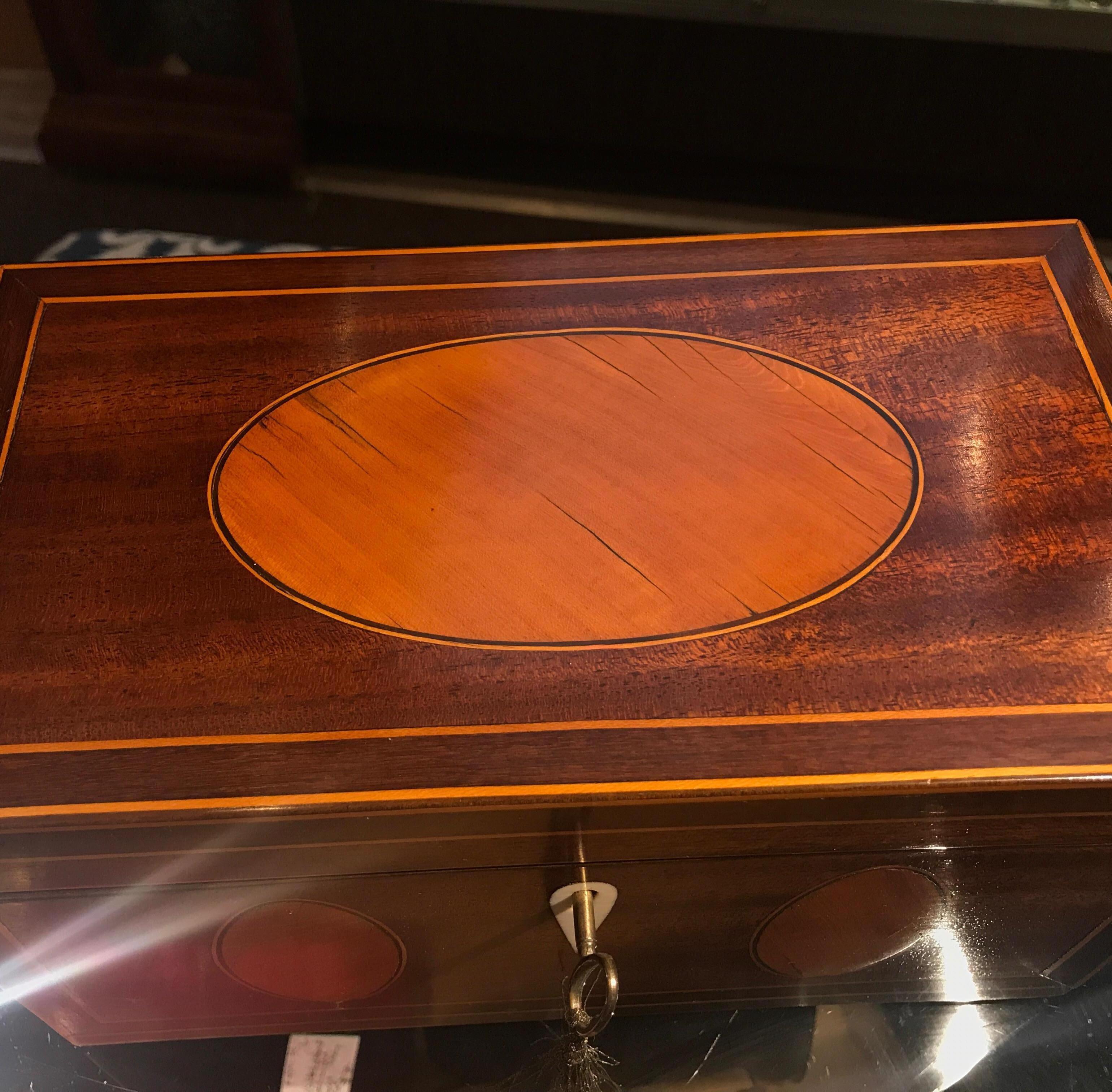 Antique English Regency 19th Century Satinwood Inlaid Mahogany Box 1