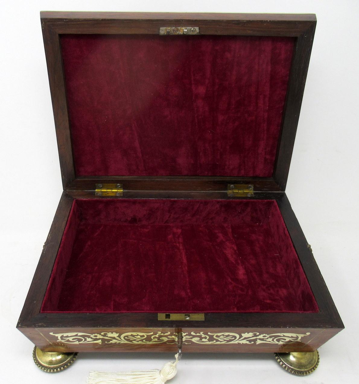 XIXe siècle Antique Regency Anglais Laiton incrusté Acajou Boîte à bijoux Boîte à bijoux 19 Ct en vente