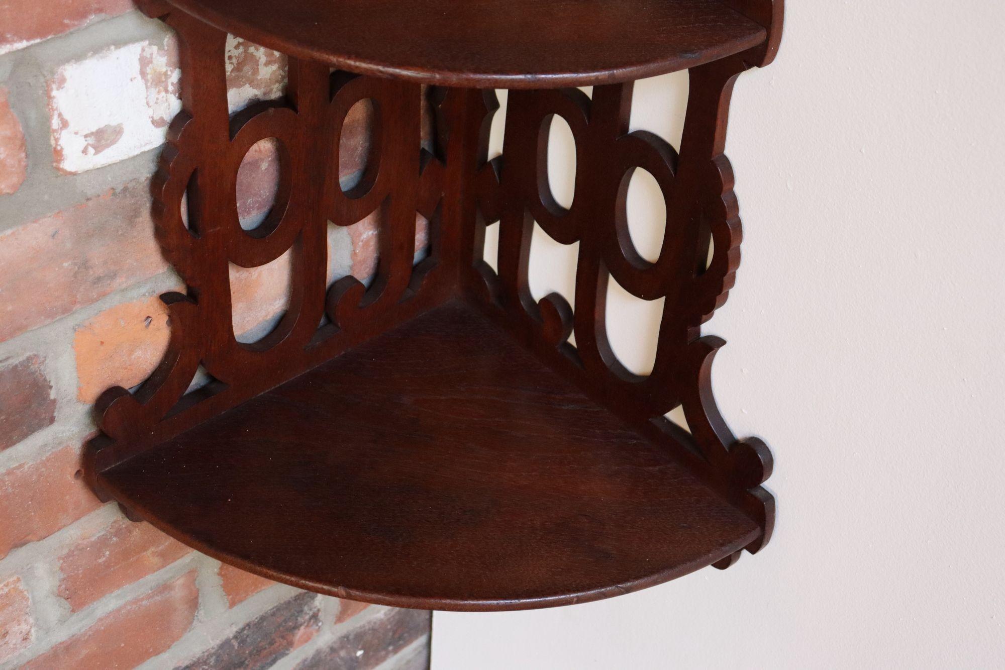 Antike englische Regency geschnitzt Mahagoni Laubsägearbeiten hängende Ecke Regal / Halterung im Angebot 2