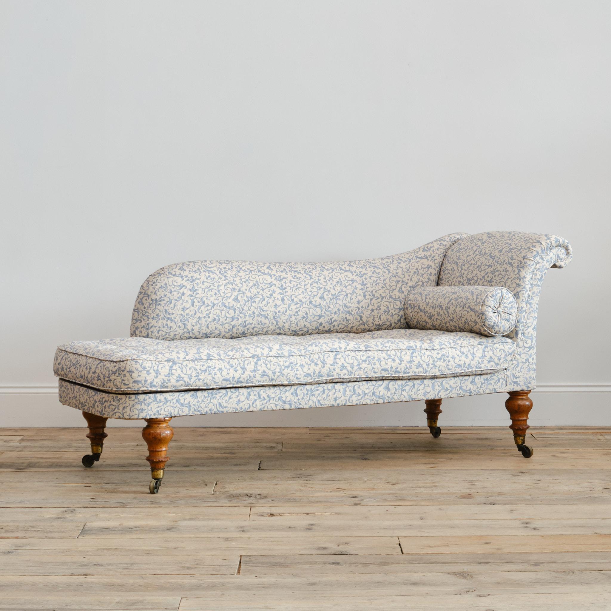 An early 19th century Regency period chaise lounge. Raised on 4 thick turned oak legs with the original Gilt brass Cope & Collinson brass casters. Retaining its original fillings and horse hair filled squab cushions. English c 1830-40 Attributed to