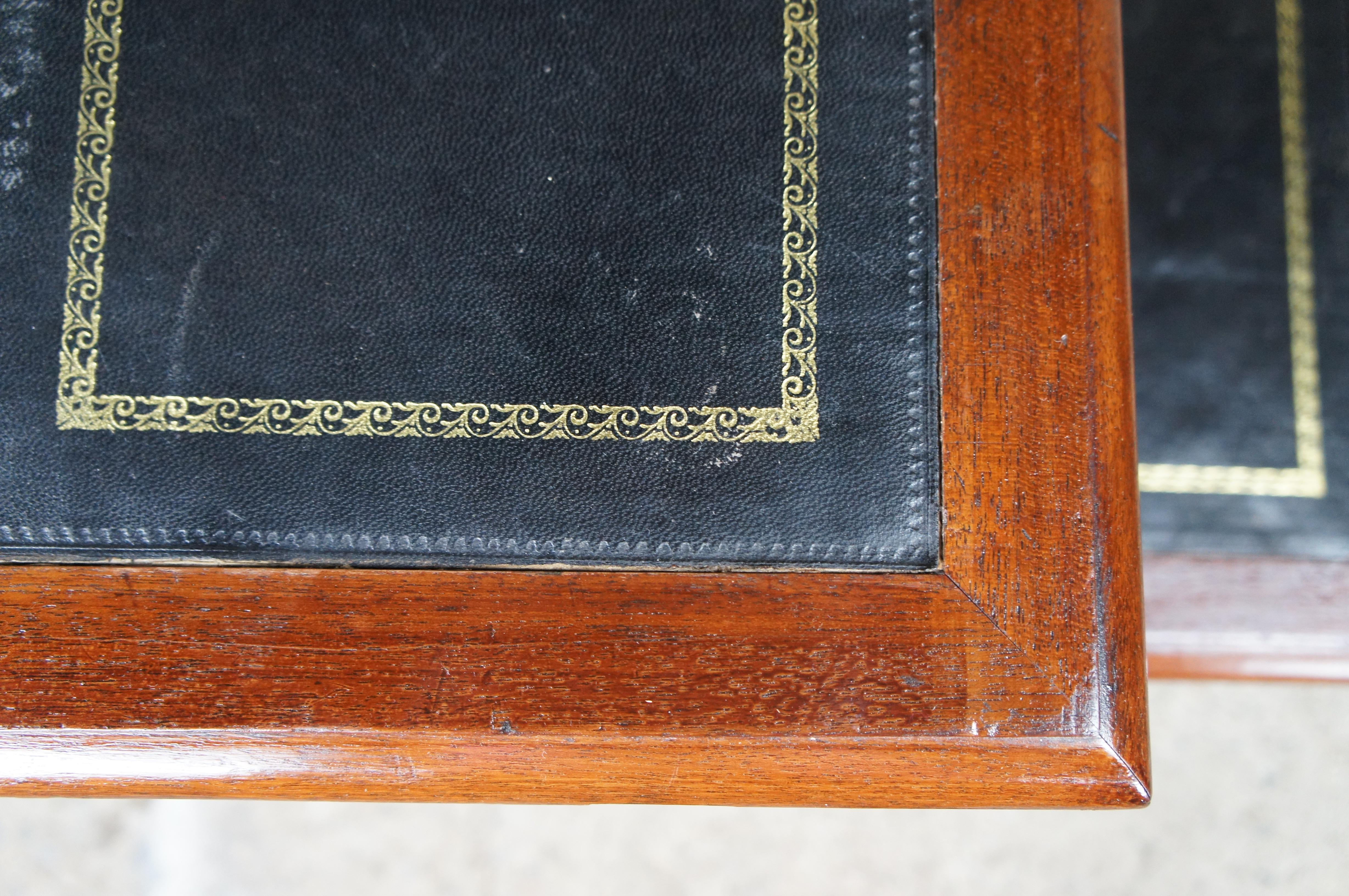 Ancien lit de bibliothèque de style Régence anglaise en cuir d'acajou en vente 4