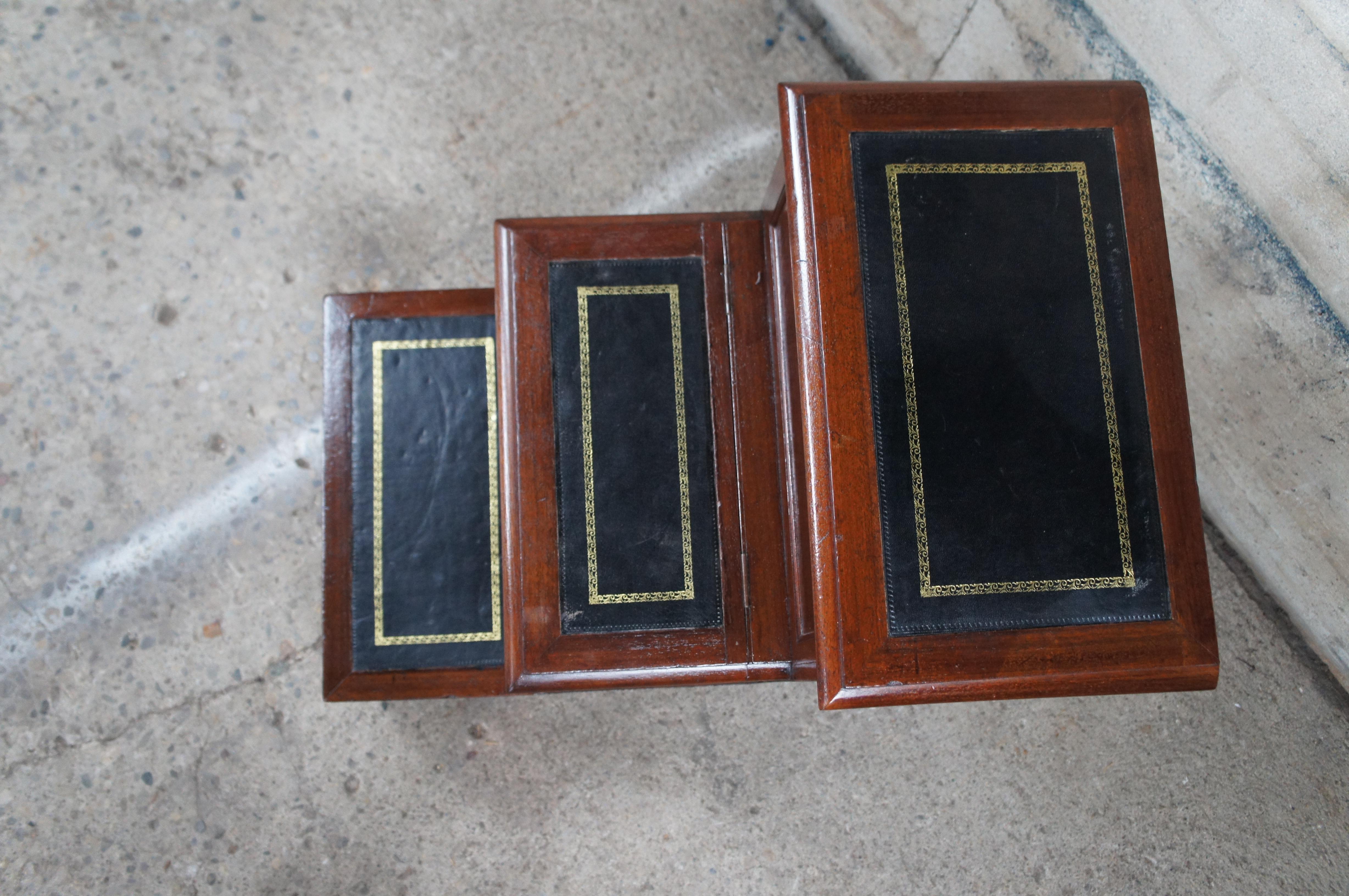 Acajou Ancien lit de bibliothèque de style Régence anglaise en cuir d'acajou en vente