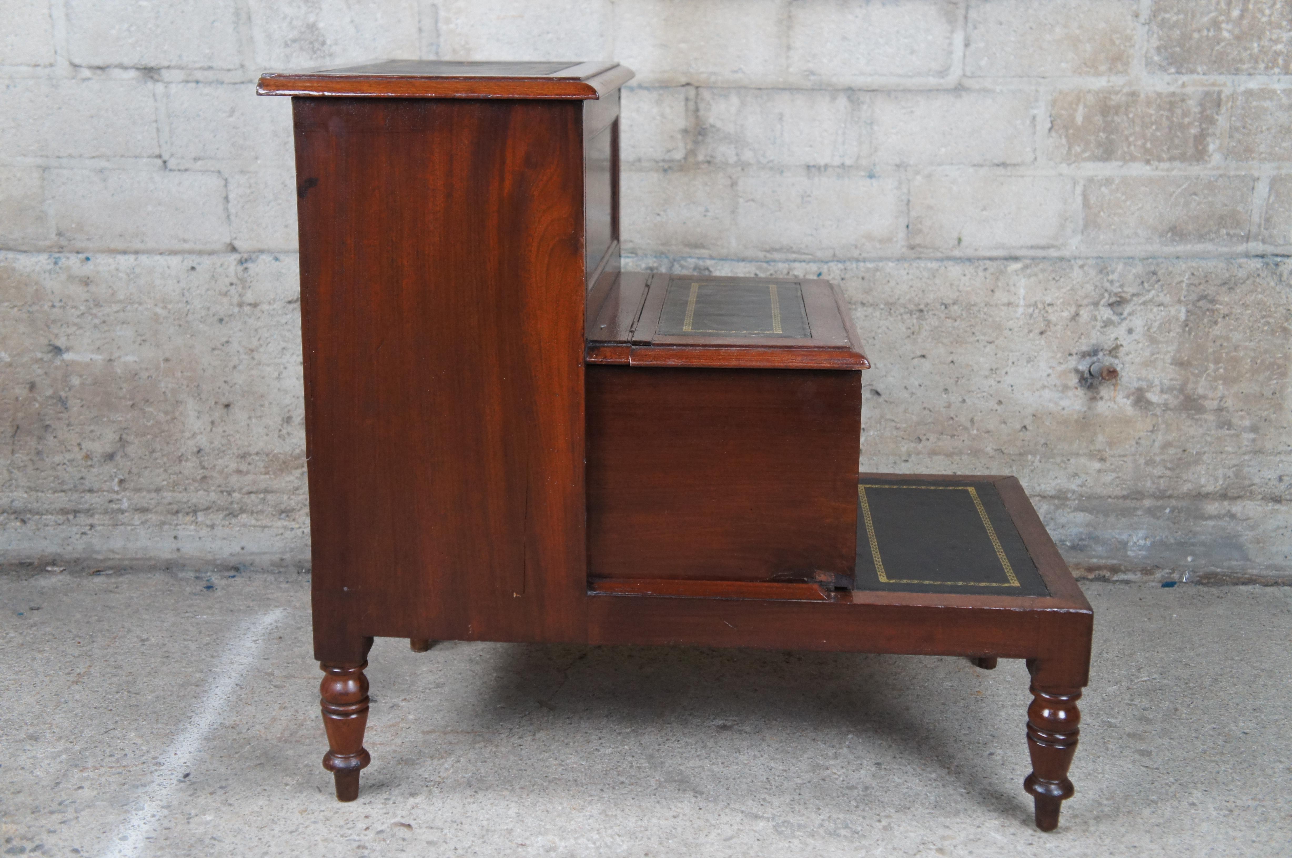 Ancien lit de bibliothèque de style Régence anglaise en cuir d'acajou en vente 3