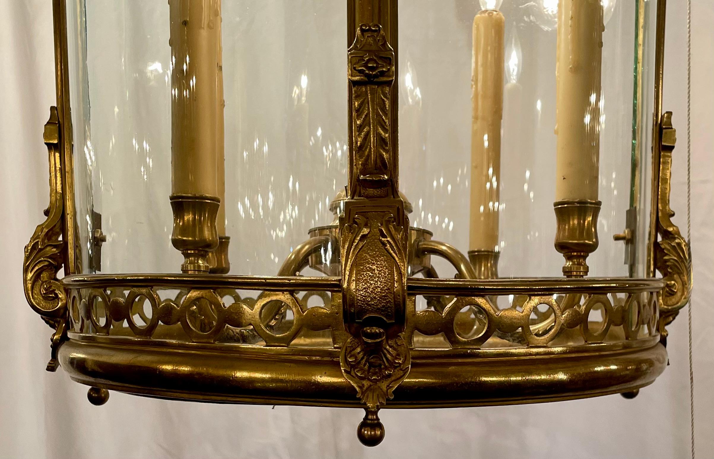 Antike englische Schlosslaterne aus Goldbronze mit 4 Lichtern aus der Regency-Ära, ca. 1820er Jahre. im Zustand „Gut“ im Angebot in New Orleans, LA
