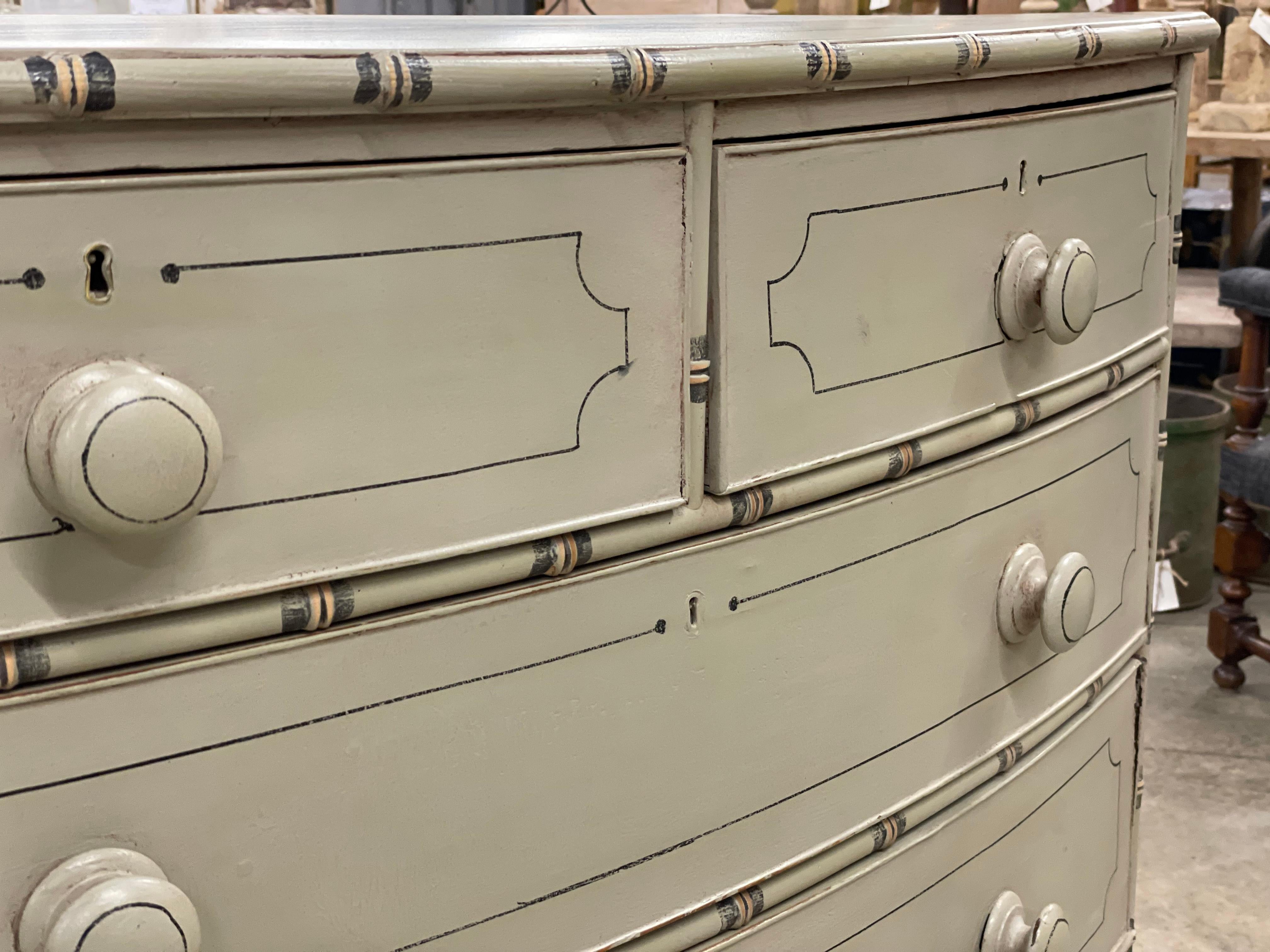 Antique English Regency Faux Bamboo Chest of Drawers In Good Condition For Sale In Calgary, Alberta