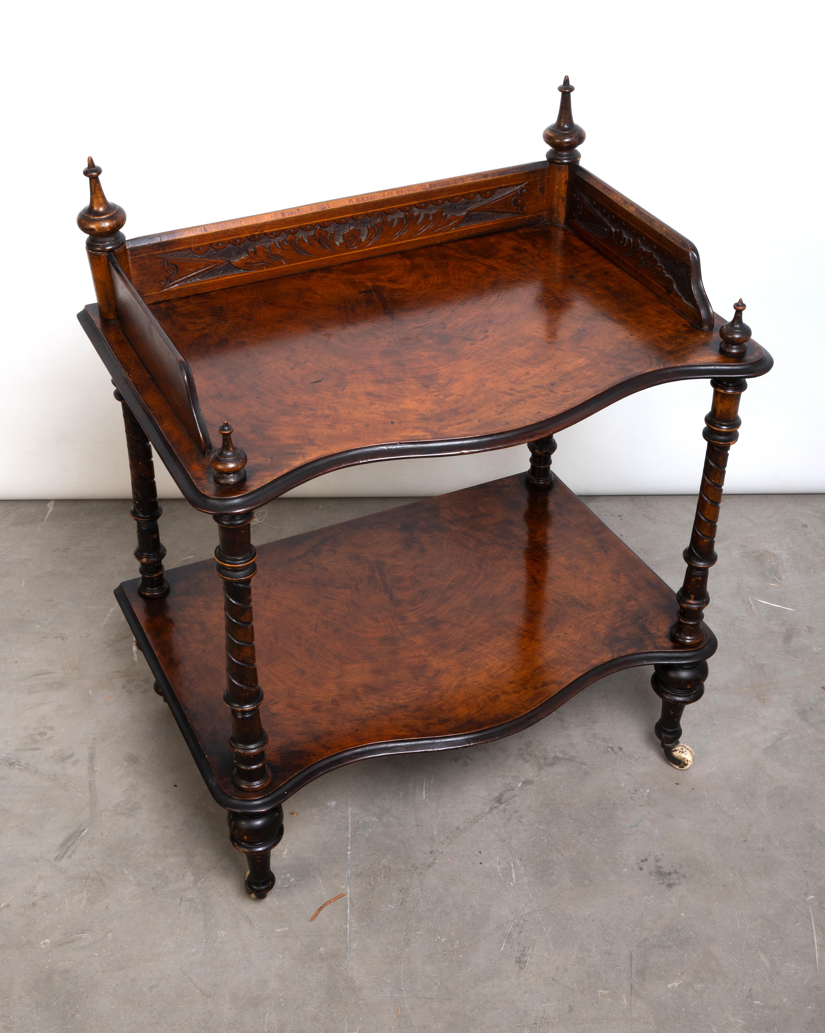 Antiguo expositor de nogal figurado de la Regencia inglesa C.1820 en venta 3